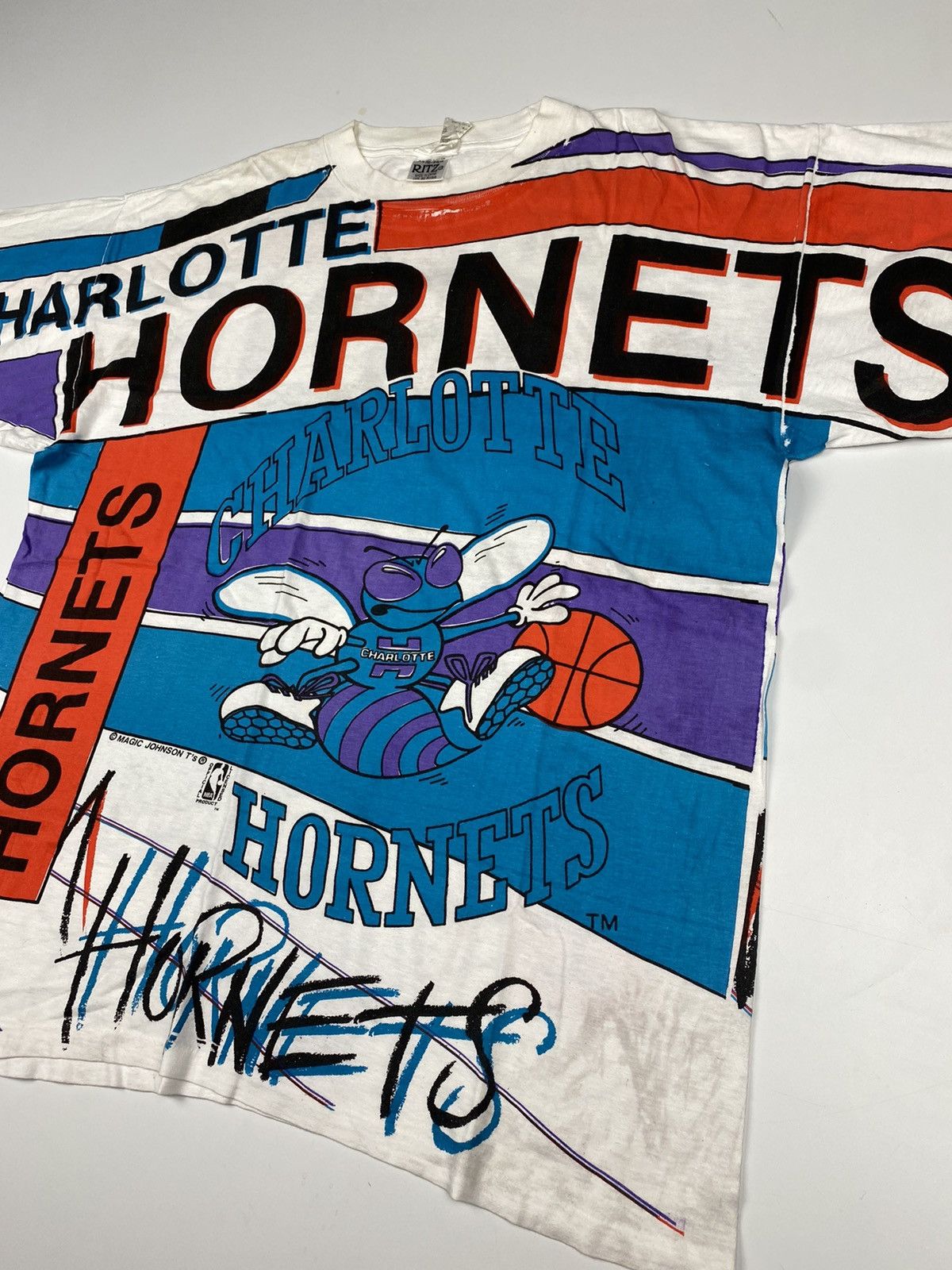 NBA Vintage Charlotte Hornets NBA Magic Johnson Overprint🔥 Size US XL / EU 56 / 4 - 4 Thumbnail