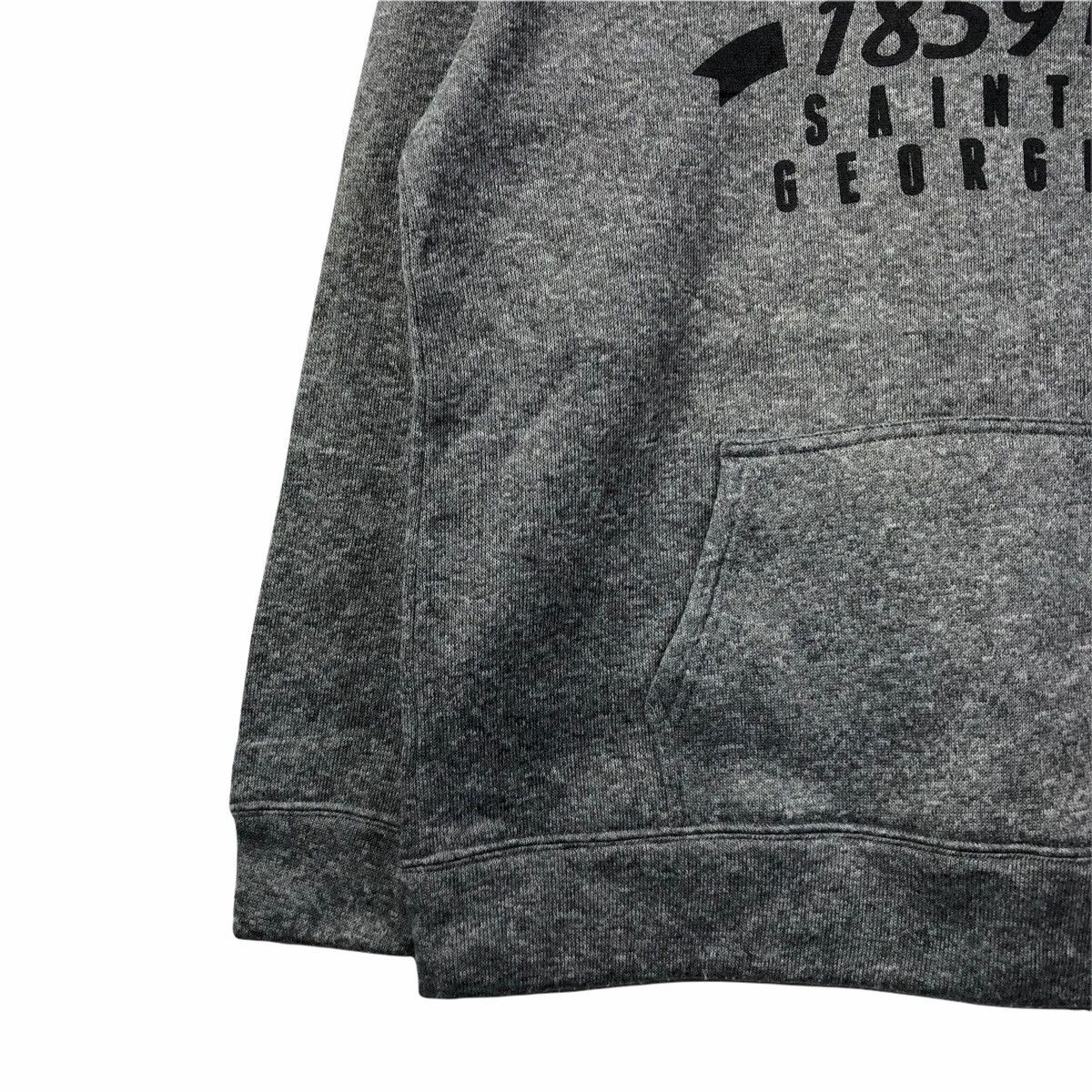 Vintage Bermuda Commonwealth George Pullover Sweatshirt