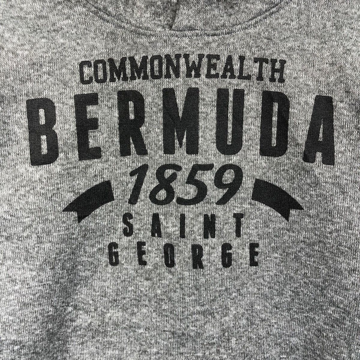 Vintage Bermuda Commonwealth George Pullover Sweatshirt