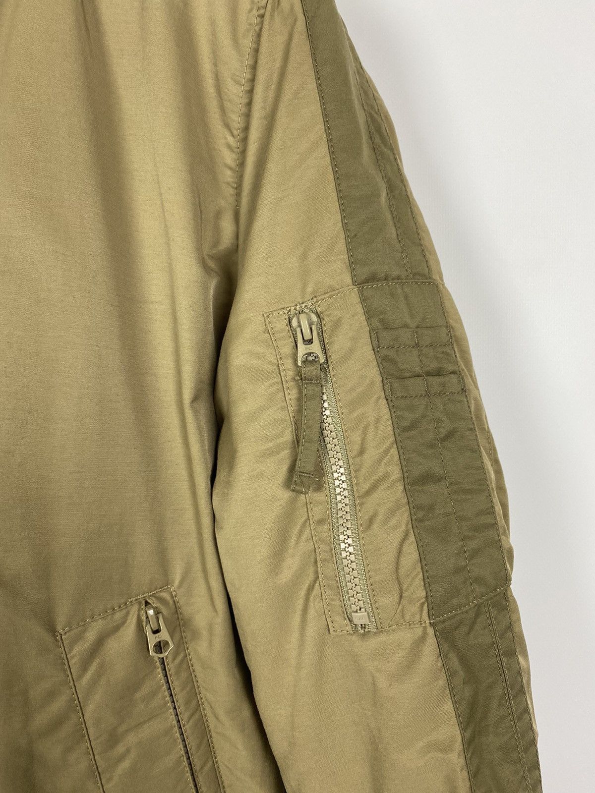 French Connection French Connection Reversible MA-1 Bomber Jacket in S-M Size US S / EU 44-46 / 1 - 5 Thumbnail
