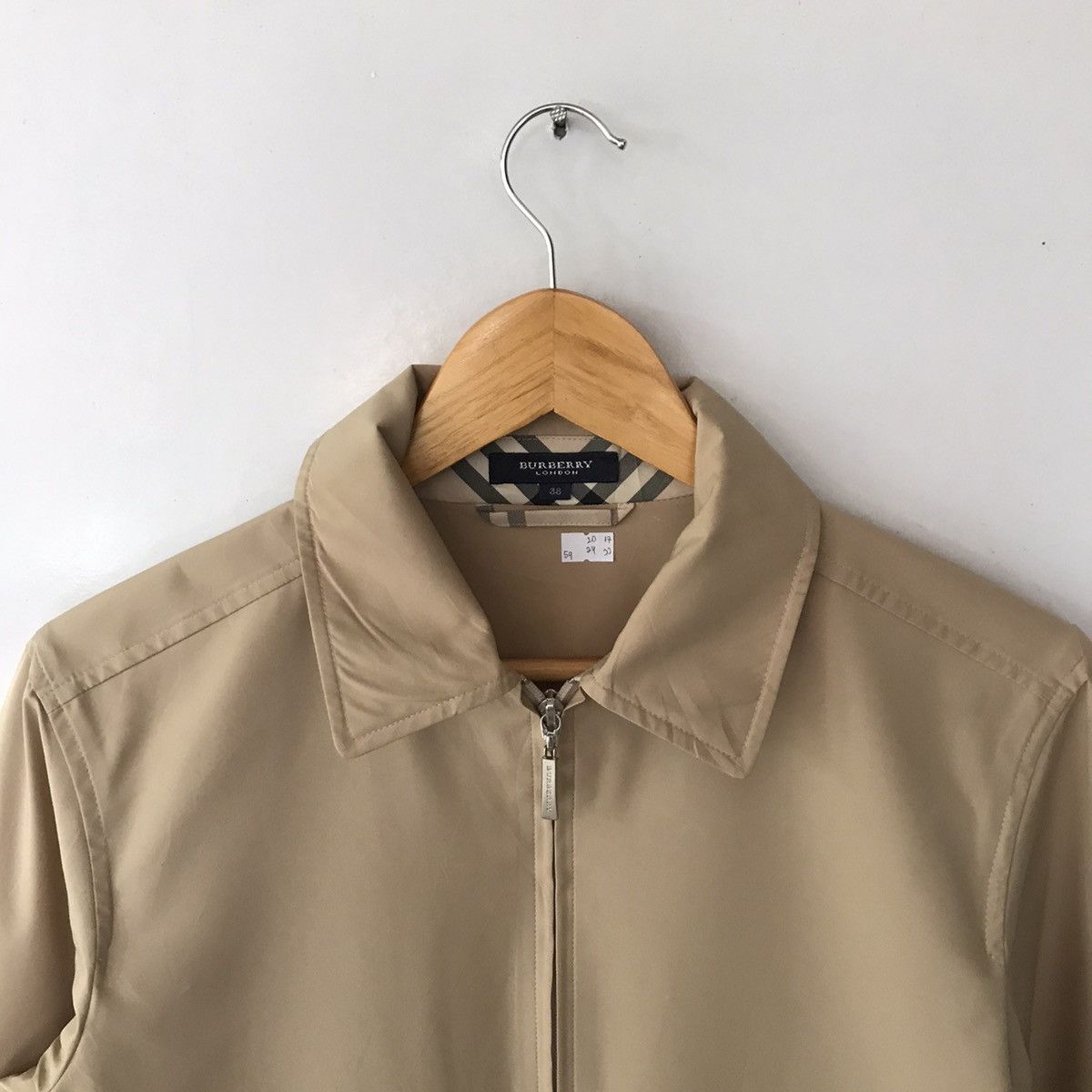 Burberry BURBERRY ZIPPIER NYLON WOMAN JACKET Size XS / US 0-2 / IT 36-38 - 2 Thumbnail