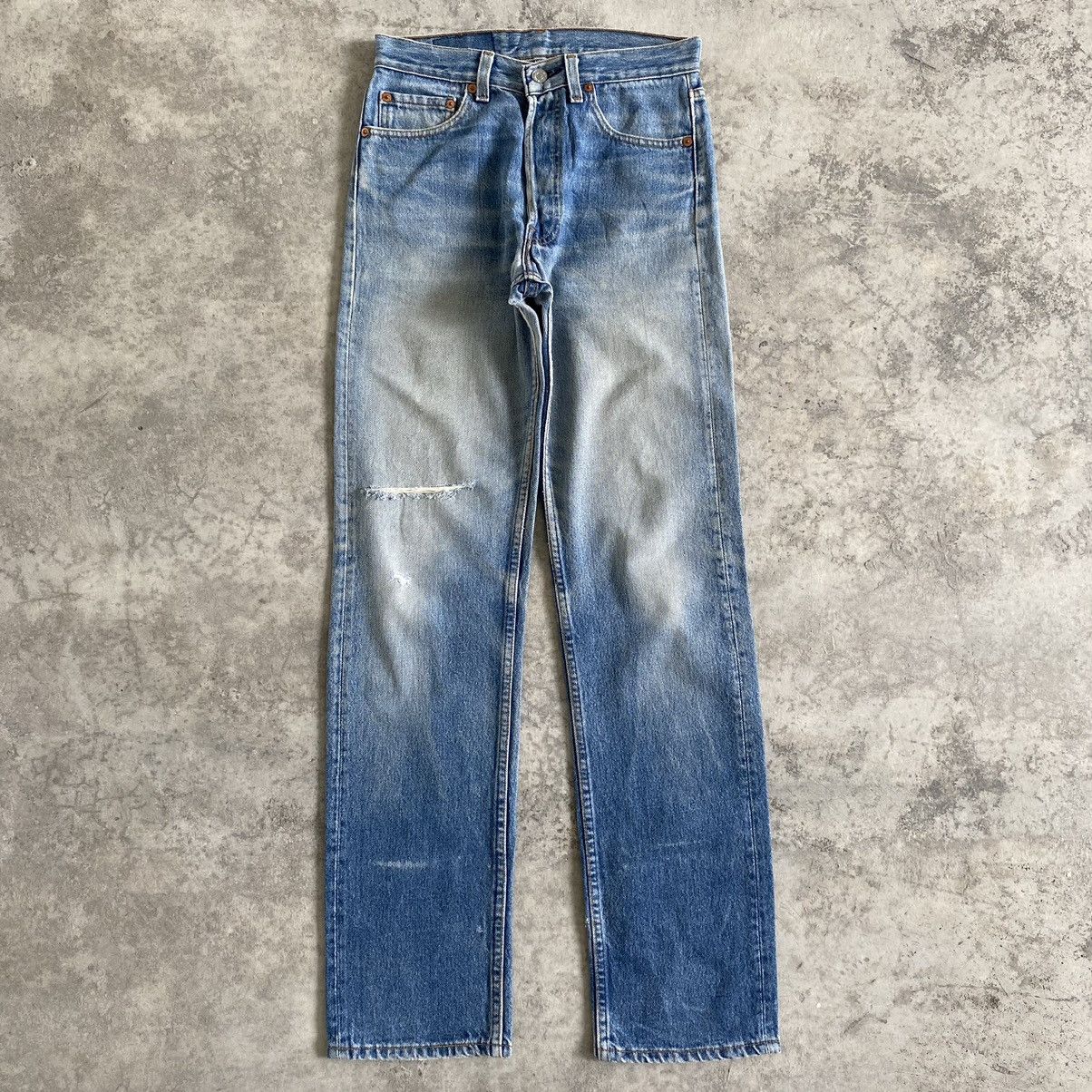 Levi's Size 28x32 VTG 1993 Levi's 501 Faded Blue Ripped Jeans Size US 28 / EU 44 - 1 Thumbnail