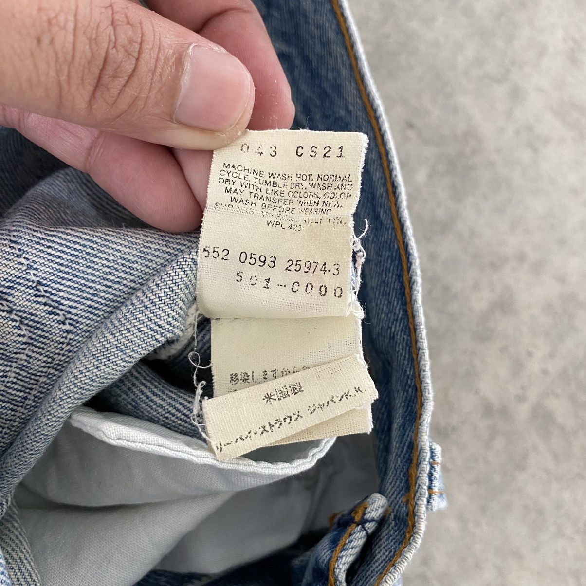 Levi's Size 28x32 VTG 1993 Levi's 501 Faded Blue Ripped Jeans Size US 28 / EU 44 - 18 Thumbnail