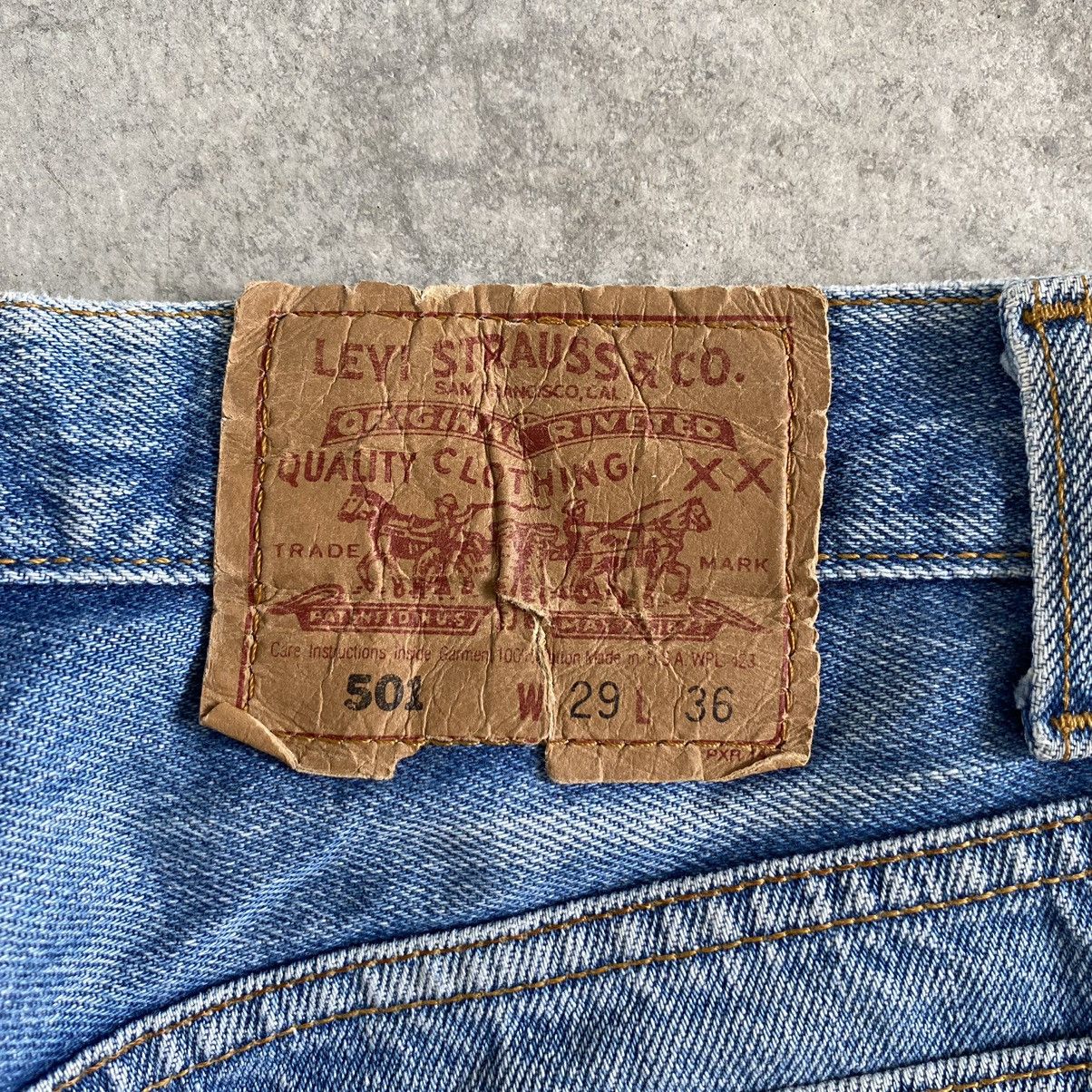 Levi's Size 28x32 VTG 1993 Levi's 501 Faded Blue Ripped Jeans Size US 28 / EU 44 - 16 Thumbnail