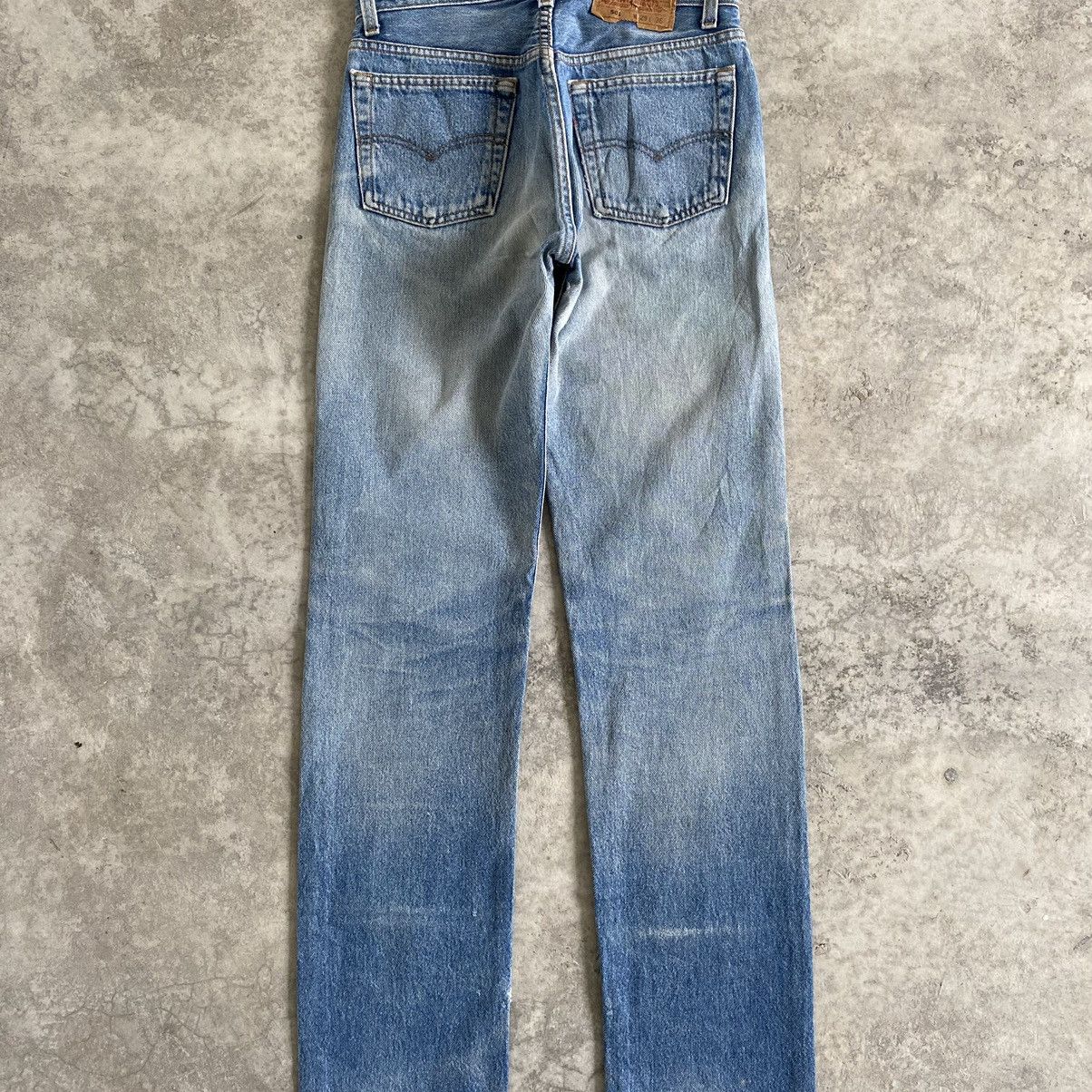 Levi's Size 28x32 VTG 1993 Levi's 501 Faded Blue Ripped Jeans Size US 28 / EU 44 - 13 Thumbnail