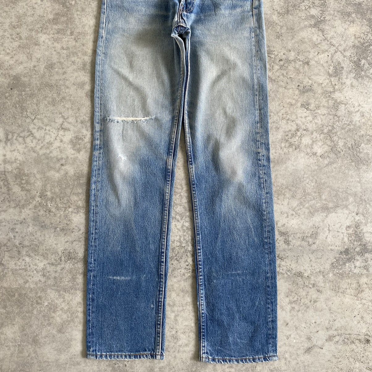 Levi's Size 28x32 VTG 1993 Levi's 501 Faded Blue Ripped Jeans Size US 28 / EU 44 - 4 Thumbnail