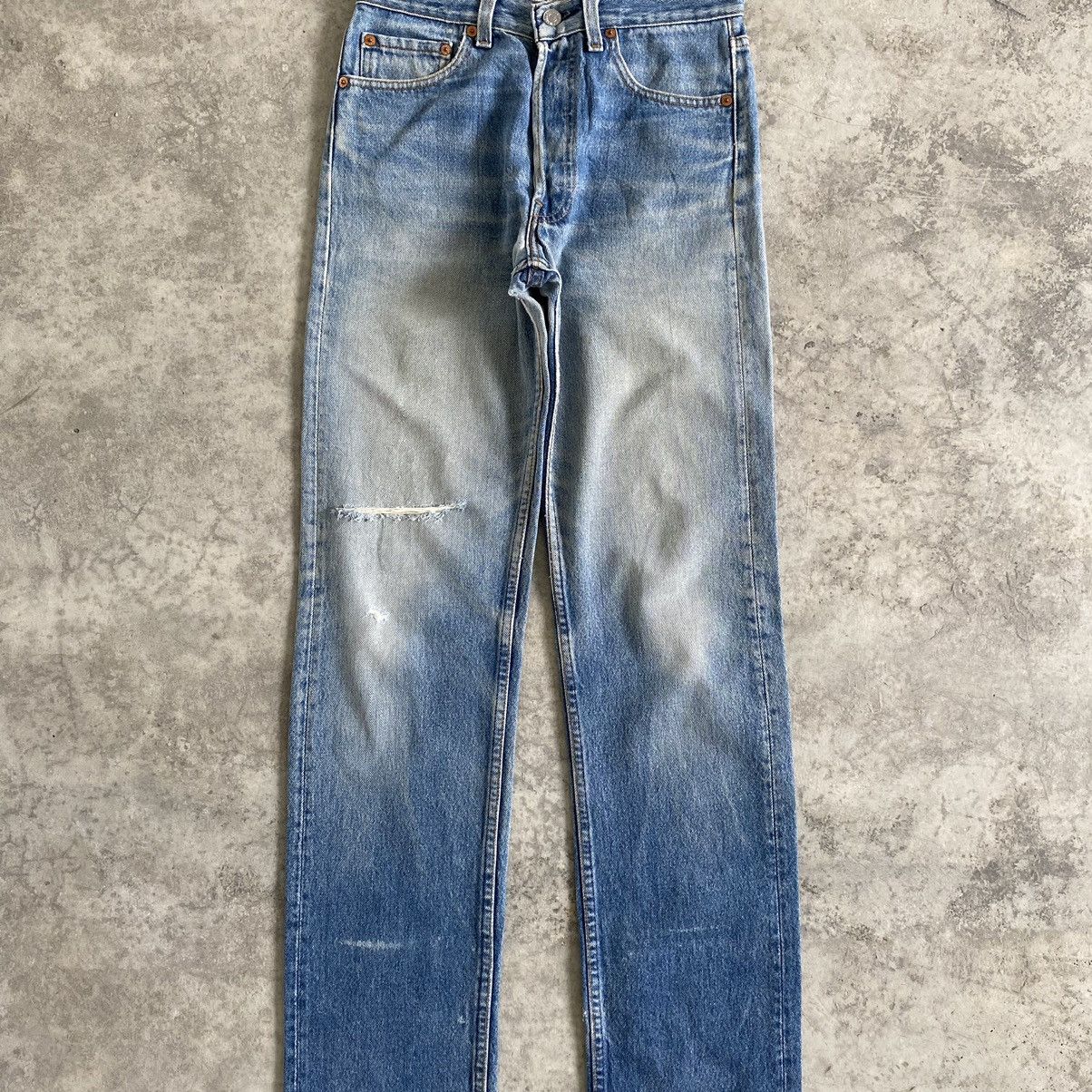 Levi's Size 28x32 VTG 1993 Levi's 501 Faded Blue Ripped Jeans Size US 28 / EU 44 - 2 Thumbnail