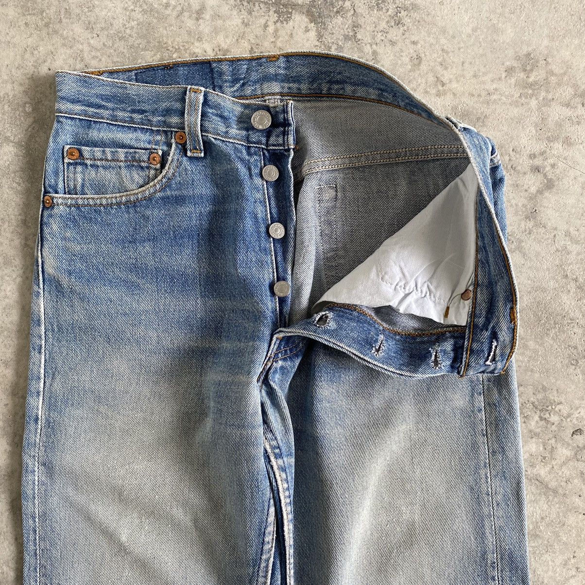 Levi's Size 28x32 VTG 1993 Levi's 501 Faded Blue Ripped Jeans Size US 28 / EU 44 - 8 Thumbnail