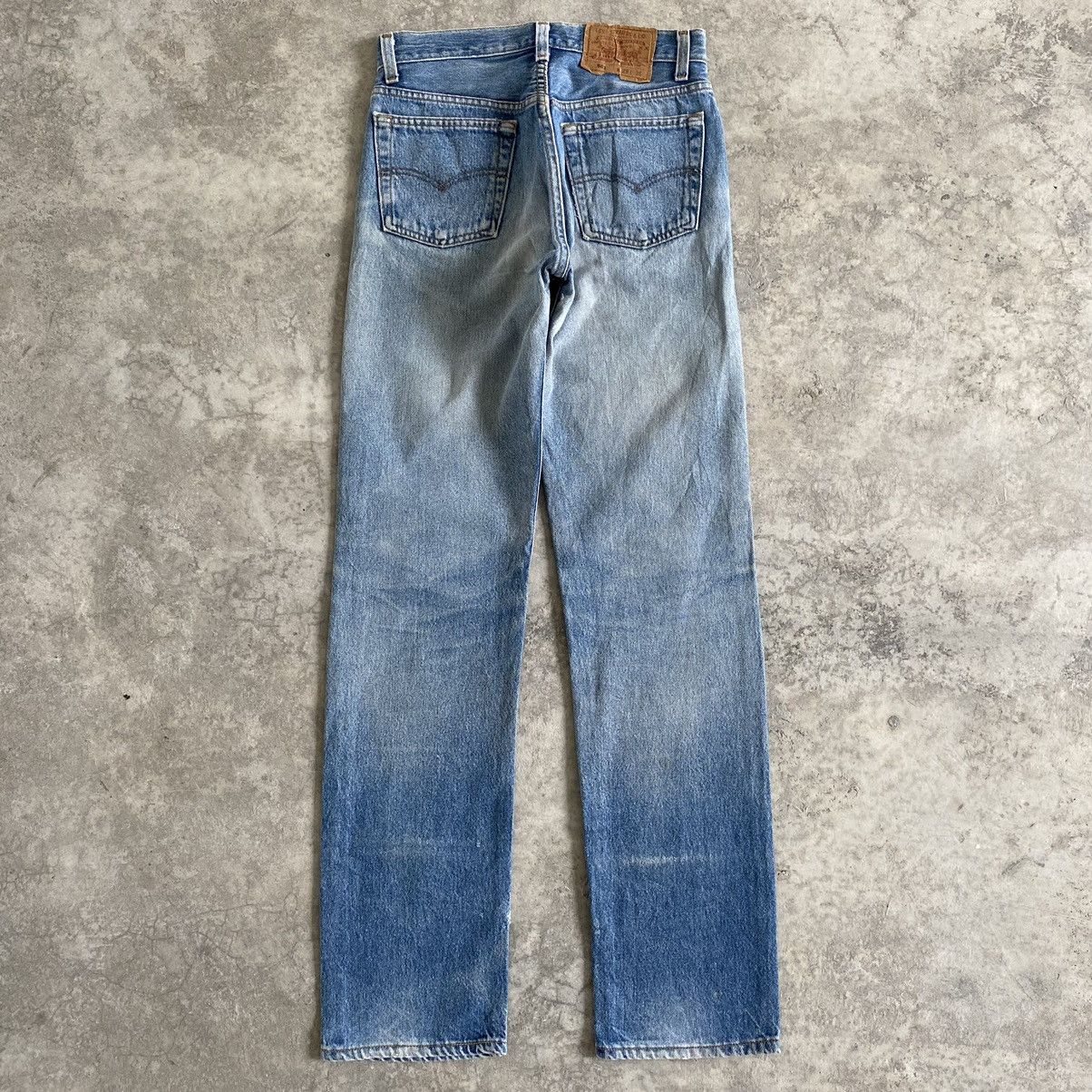Levi's Size 28x32 VTG 1993 Levi's 501 Faded Blue Ripped Jeans Size US 28 / EU 44 - 10 Thumbnail