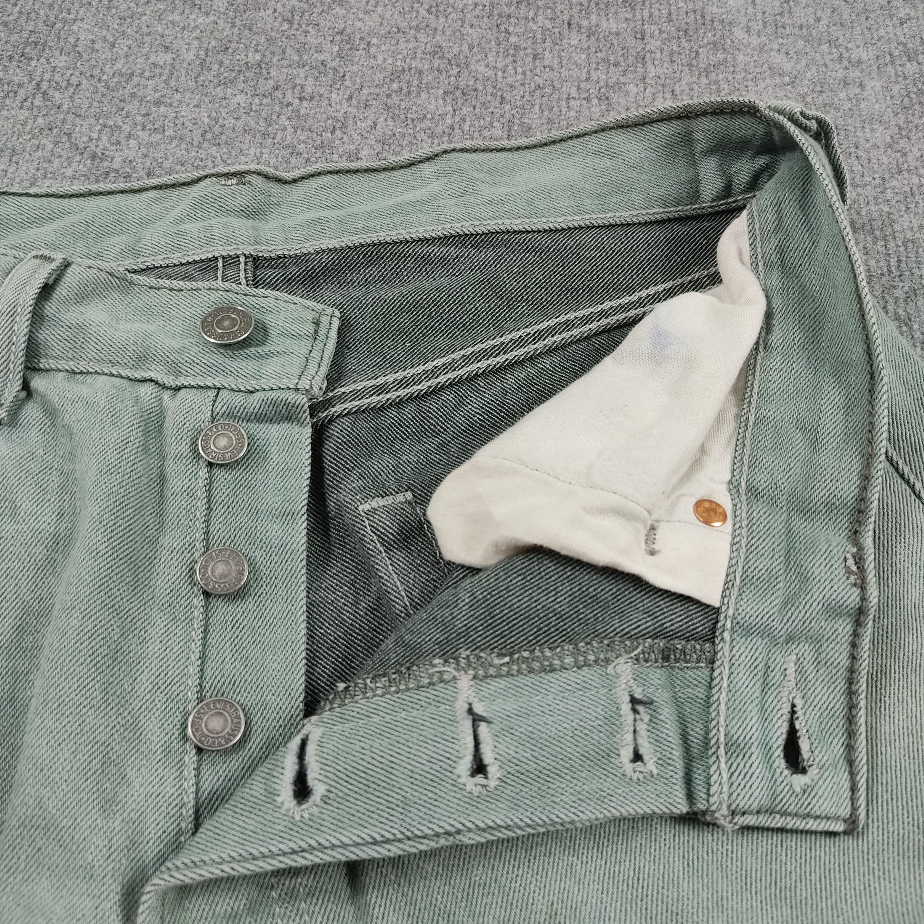 Levi's × Levi's Vintage Clothing × Vintage Vintage Levis 501 Jeans Fly Button Size US 33 - 18 Thumbnail