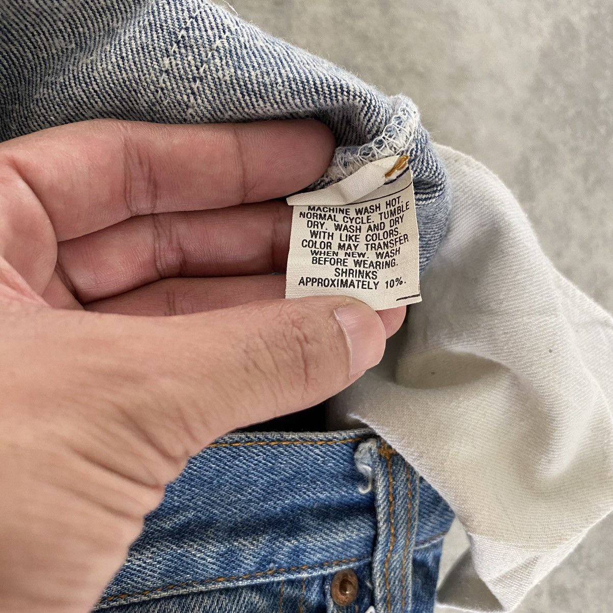 Levi's VTG Early 80’s Levi's 501 High Waisted Stonewash Blue Jeans Size US 26 / EU 42 - 16 Thumbnail