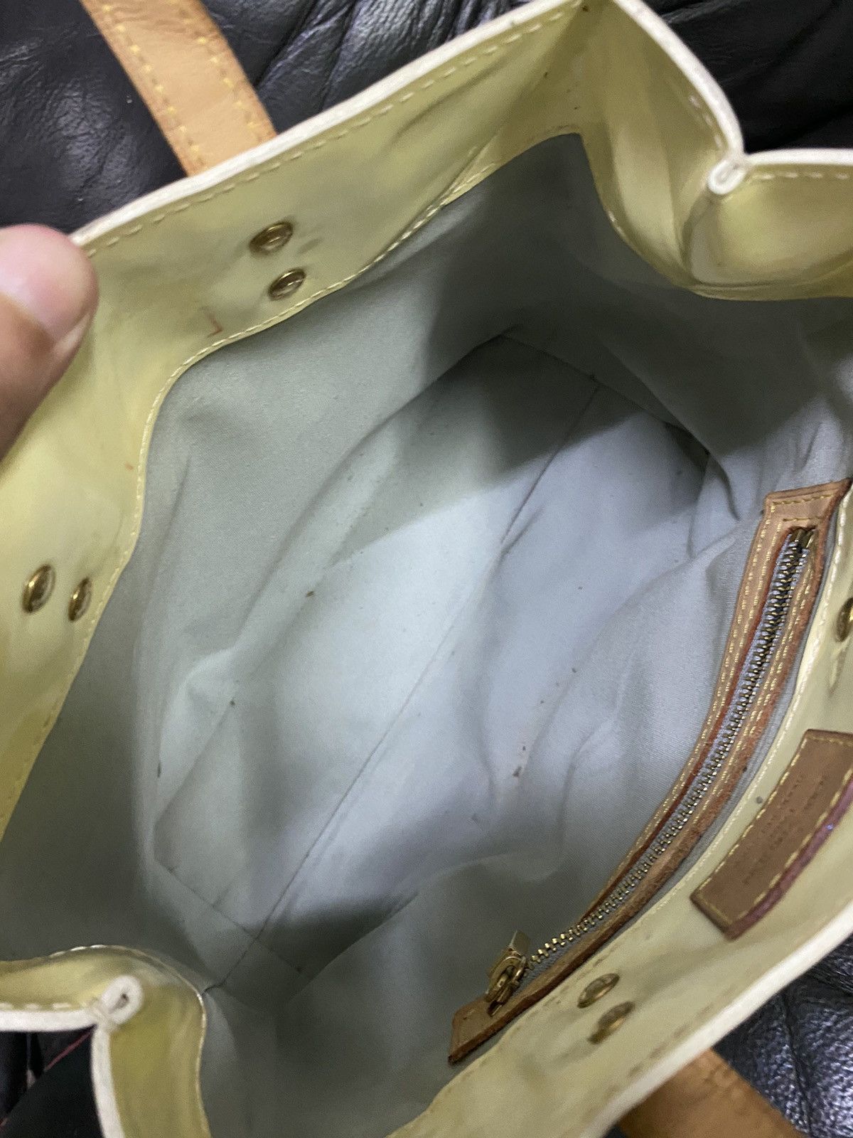 Louis Vuitton Authentic Louis Vuitton Mini Vernis Tote Bag Size ONE SIZE - 17 Thumbnail