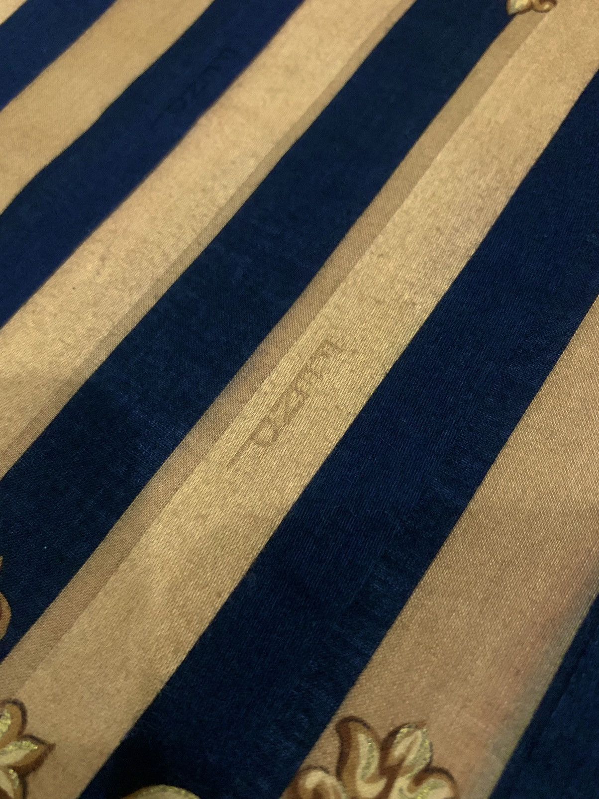 Fendi Fendi Silk Scarf Made in Italy 22.5x22.5 Size ONE SIZE - 6 Thumbnail