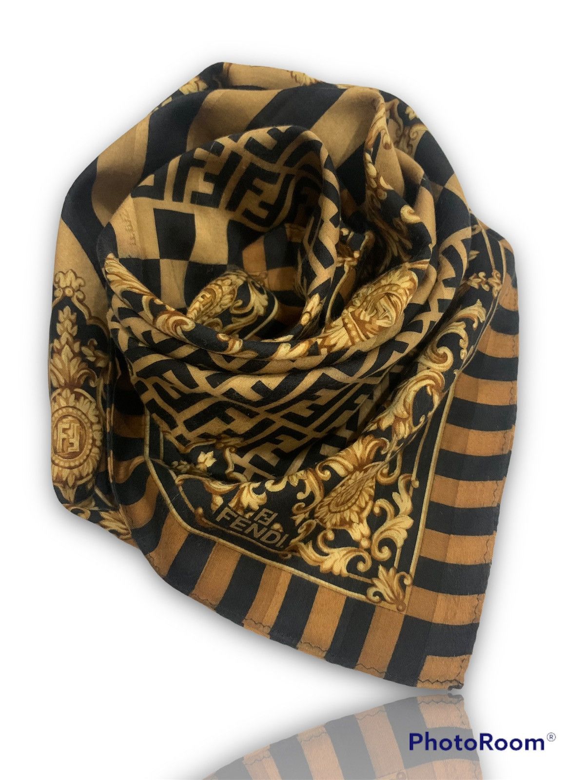 Fendi Fendi Silk Scarf Made in Italy 22.5x22.5 Size ONE SIZE - 1 Thumbnail