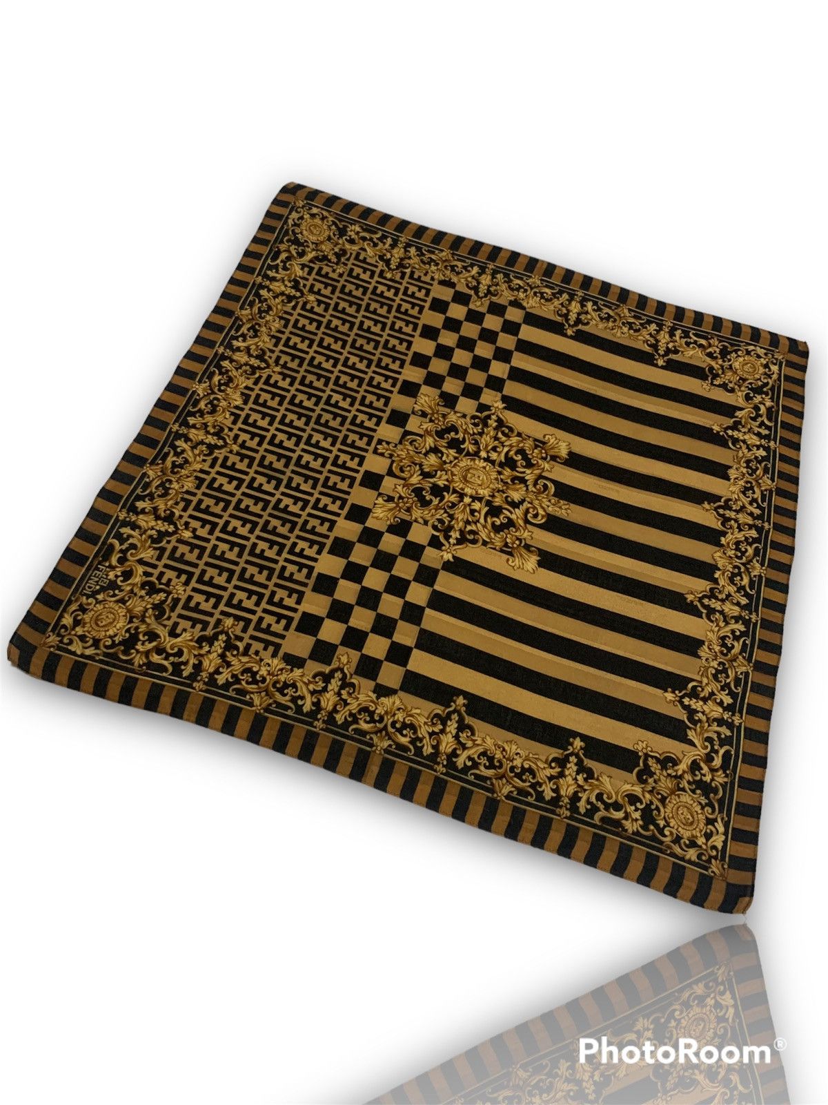 Fendi Fendi Silk Scarf Made in Italy 22.5x22.5 Size ONE SIZE - 3 Thumbnail