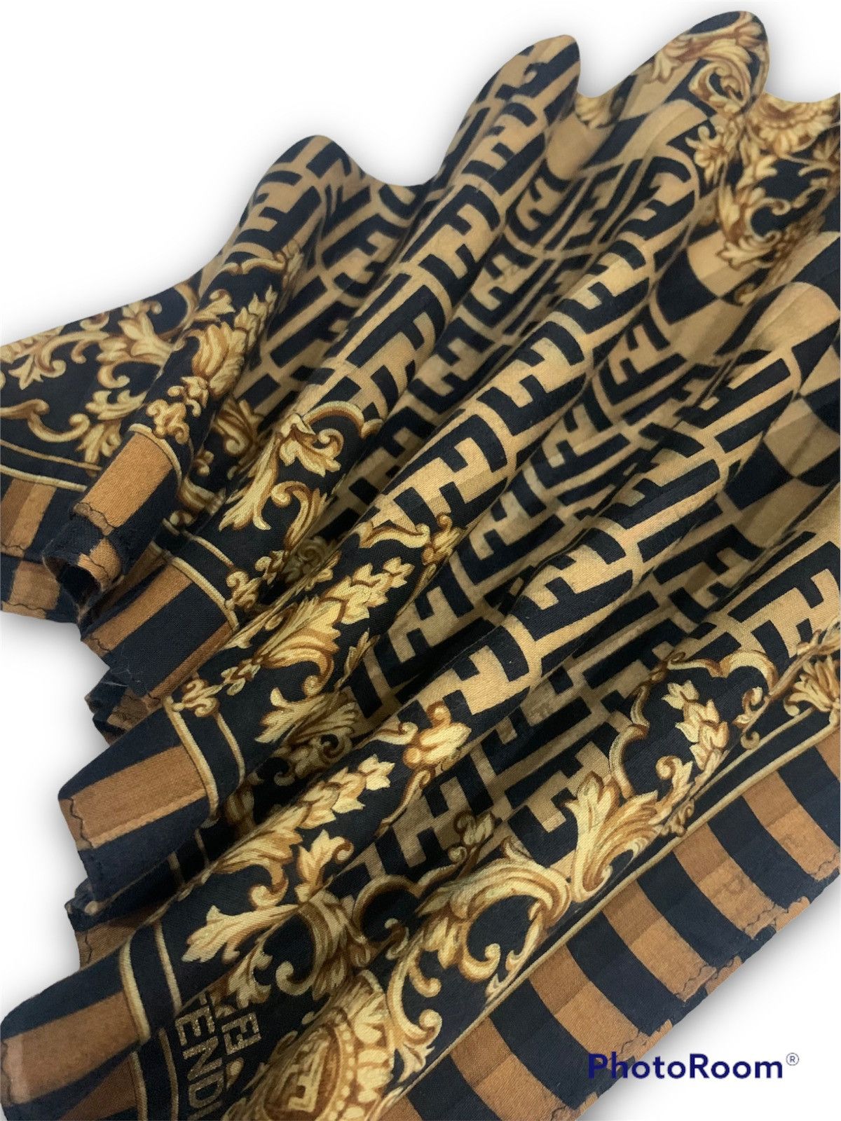 Fendi Fendi Silk Scarf Made in Italy 22.5x22.5 Size ONE SIZE - 2 Thumbnail