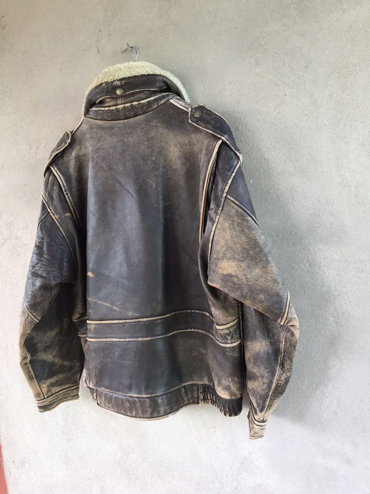 Genuine Leather RARE BASIC WEAR FLIGHT LEATHER JACKET Size US L / EU 52-54 / 3 - 7 Thumbnail