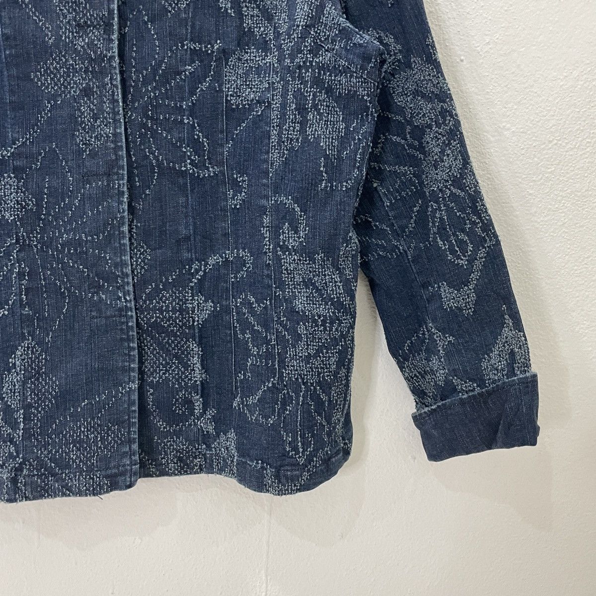 Jordan Brand Vintage Japanese Designer Flower Motive Denim Jacket Size L / US 10 / IT 46 - 2 Thumbnail