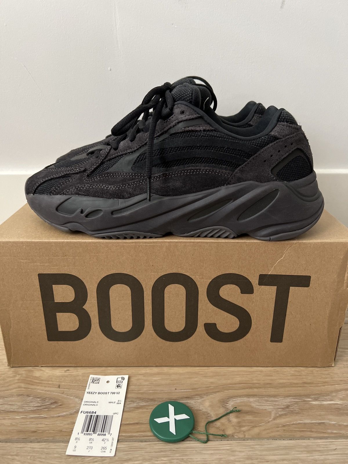 yeezy 700 v2 vanta black