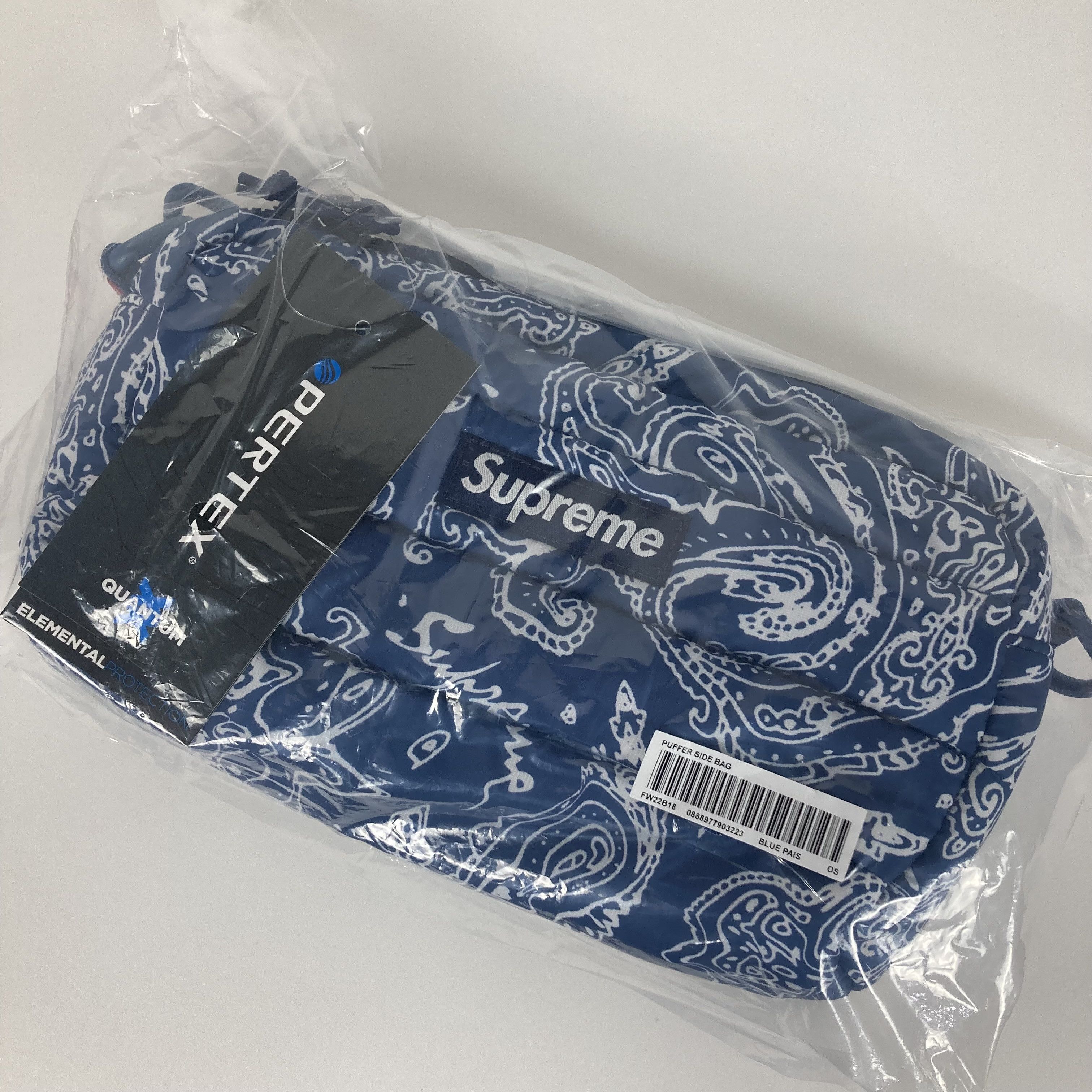 Supreme Puffer Side Bag FW22 Blue Paisley Size ONE SIZE - 2 Thumbnail