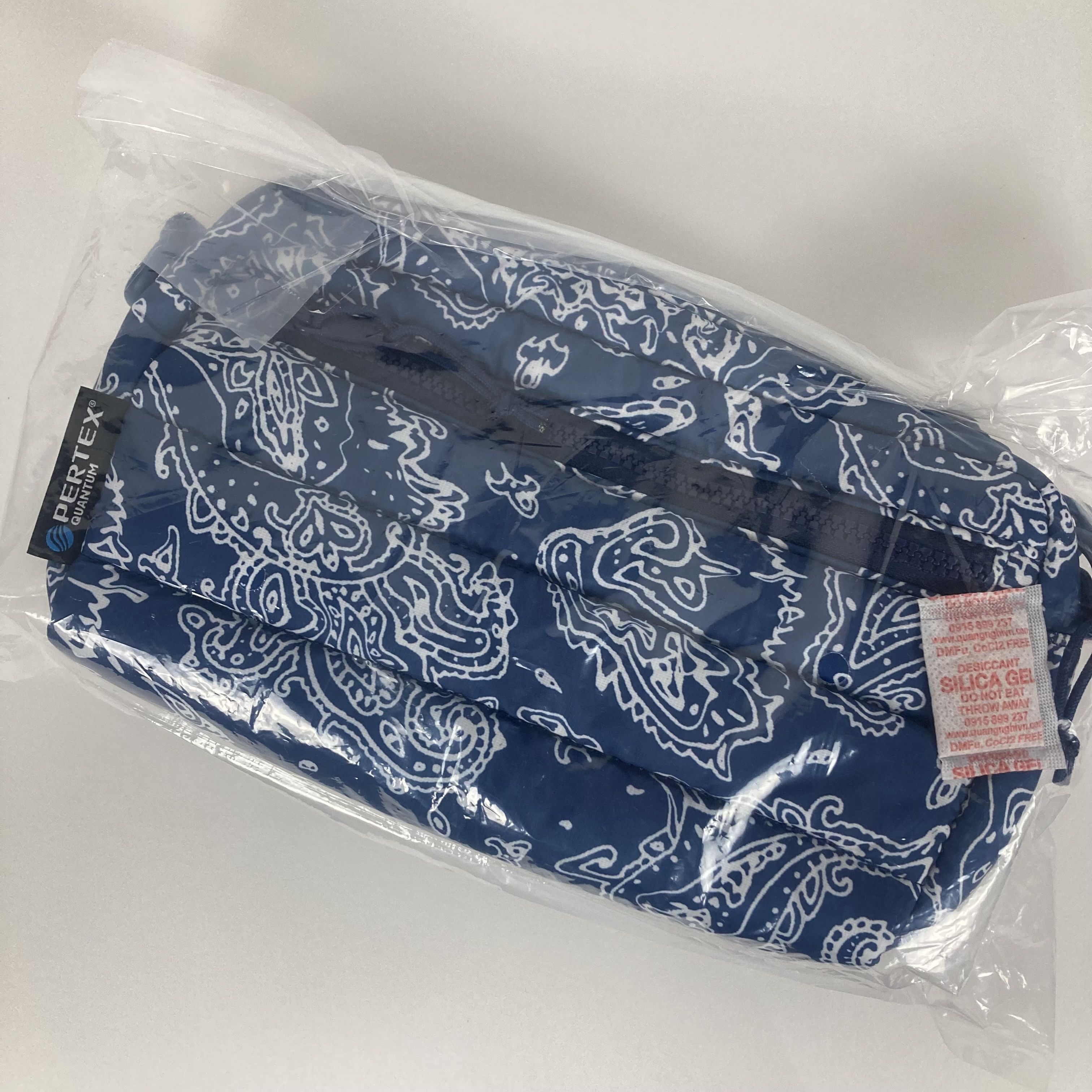 Supreme Puffer Side Bag FW22 Blue Paisley Size ONE SIZE - 7 Thumbnail