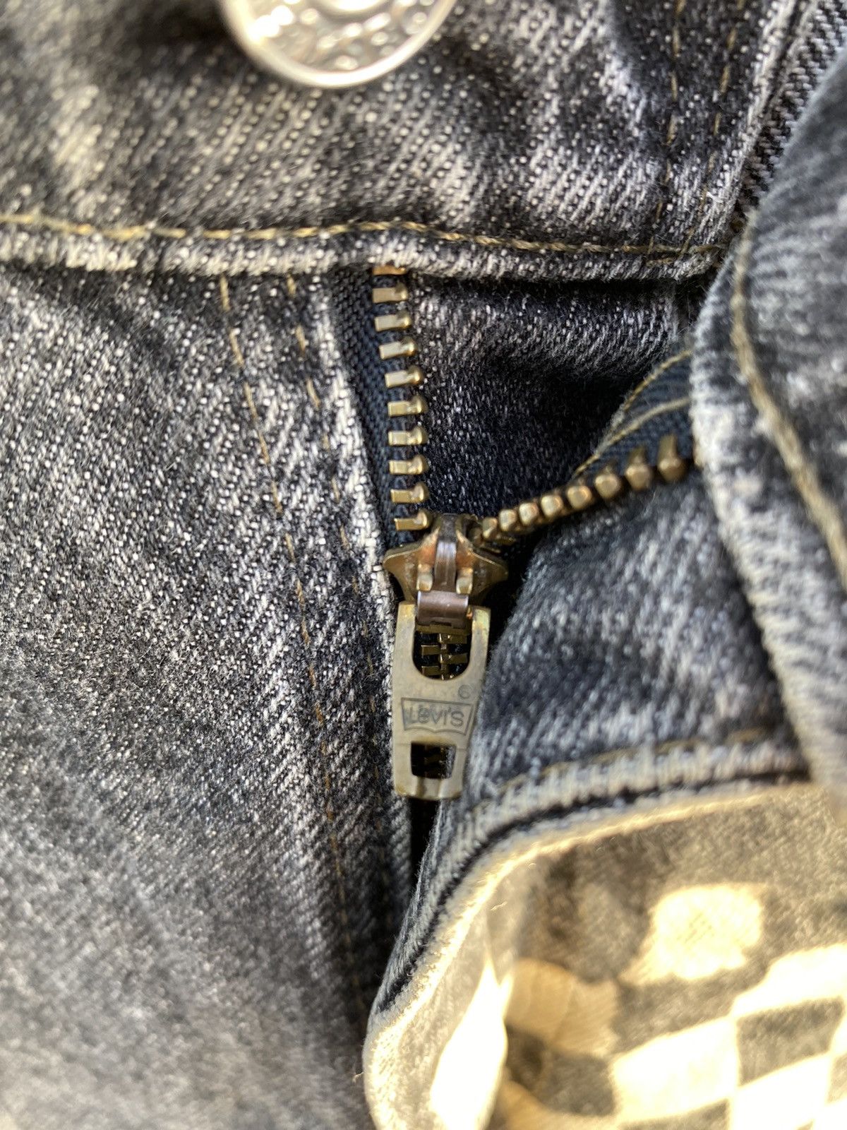 Levi's Vintage THRASHED Levis 505 Black Checkerboard Made In USA Size US 30 / EU 46 - 8 Thumbnail