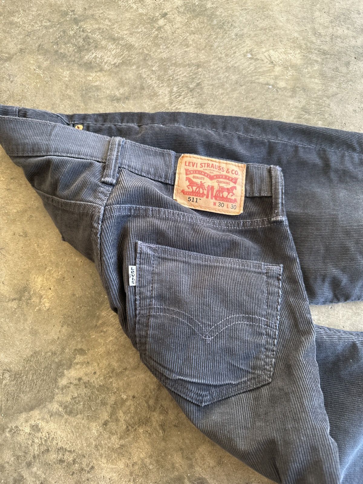 Levi's Levi’s Black Corduroy 511 Pants Size 30 Size US 30 / EU 46 - 4 Thumbnail