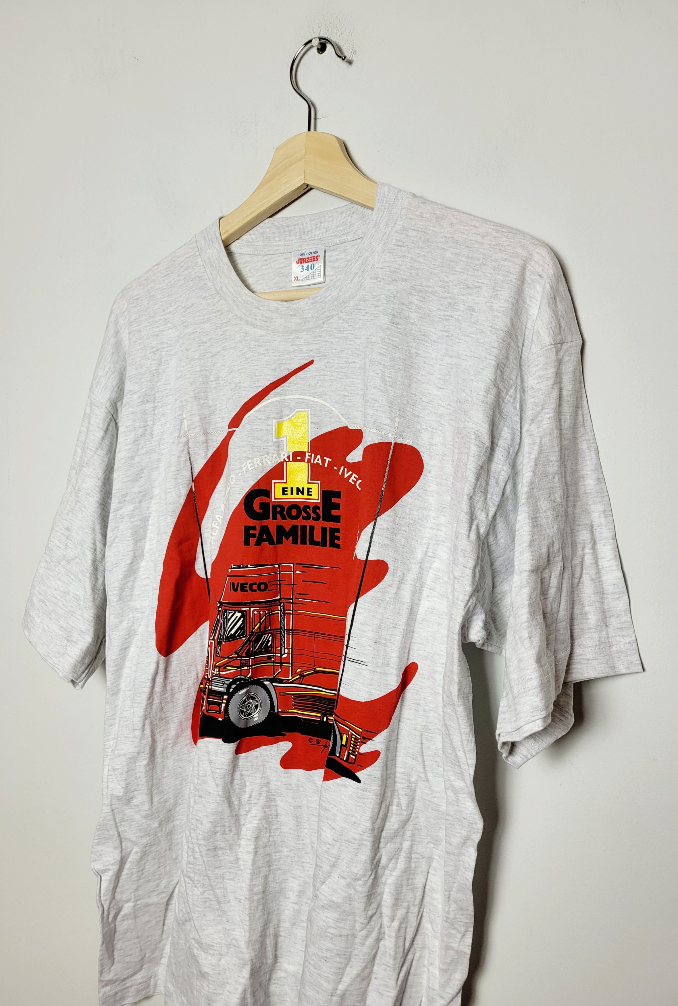 Ferrari × Vintage Eine Grosse Familie Ferrari Vintage T-shirt Cars 1996 Size US XL / EU 56 / 4 - 2 Thumbnail