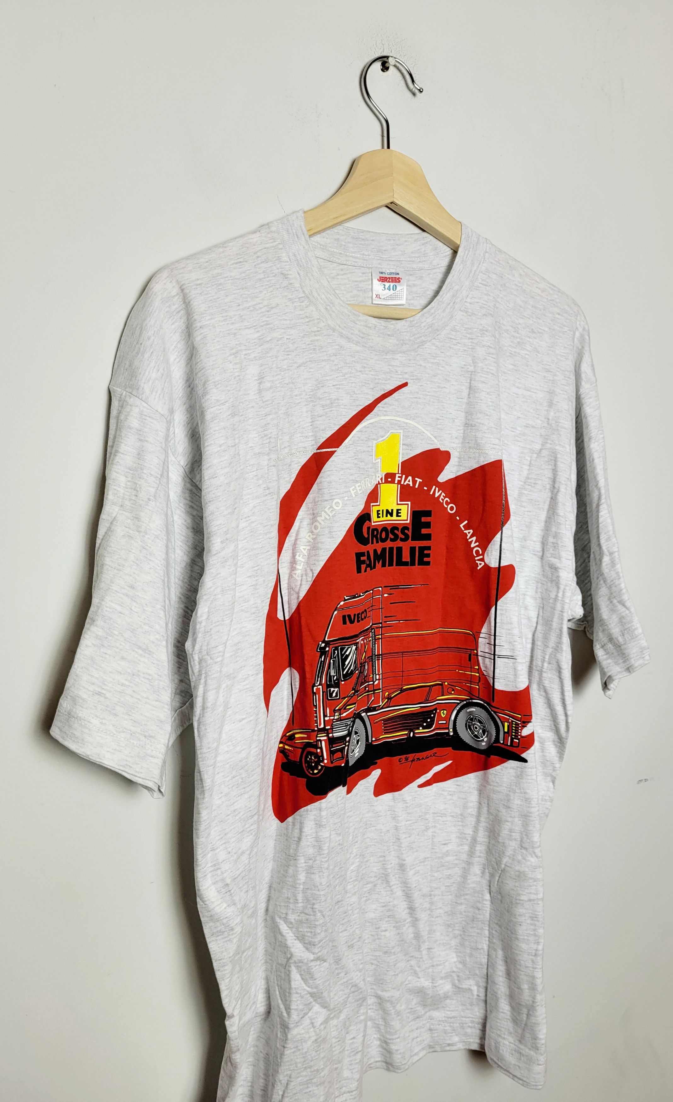 Ferrari × Vintage Eine Grosse Familie Ferrari Vintage T-shirt Cars 1996 Size US XL / EU 56 / 4 - 6 Thumbnail