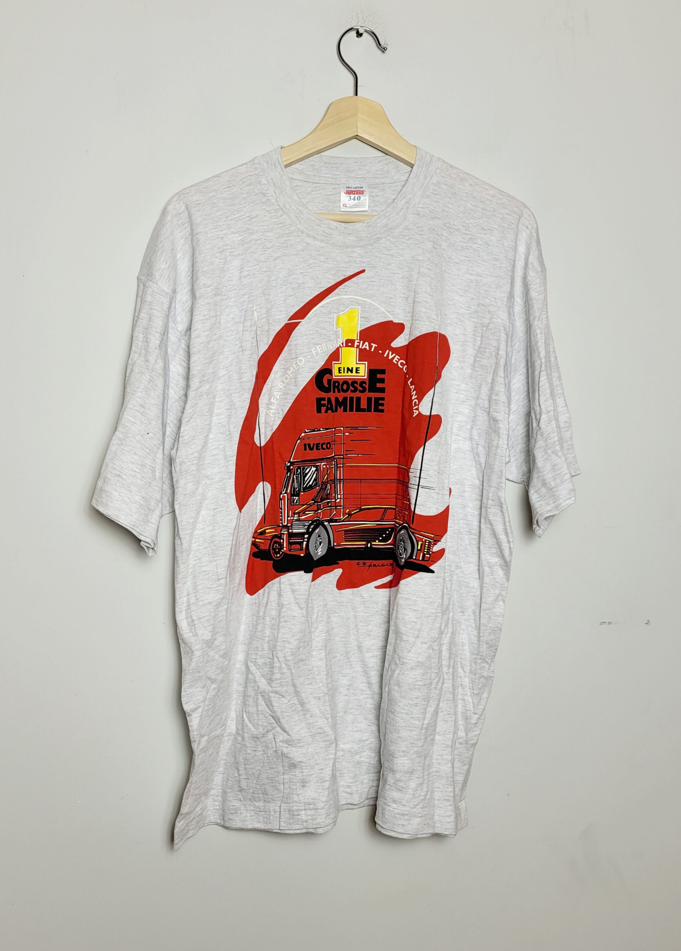 Ferrari × Vintage Eine Grosse Familie Ferrari Vintage T-shirt Cars 1996 Size US XL / EU 56 / 4 - 1 Thumbnail
