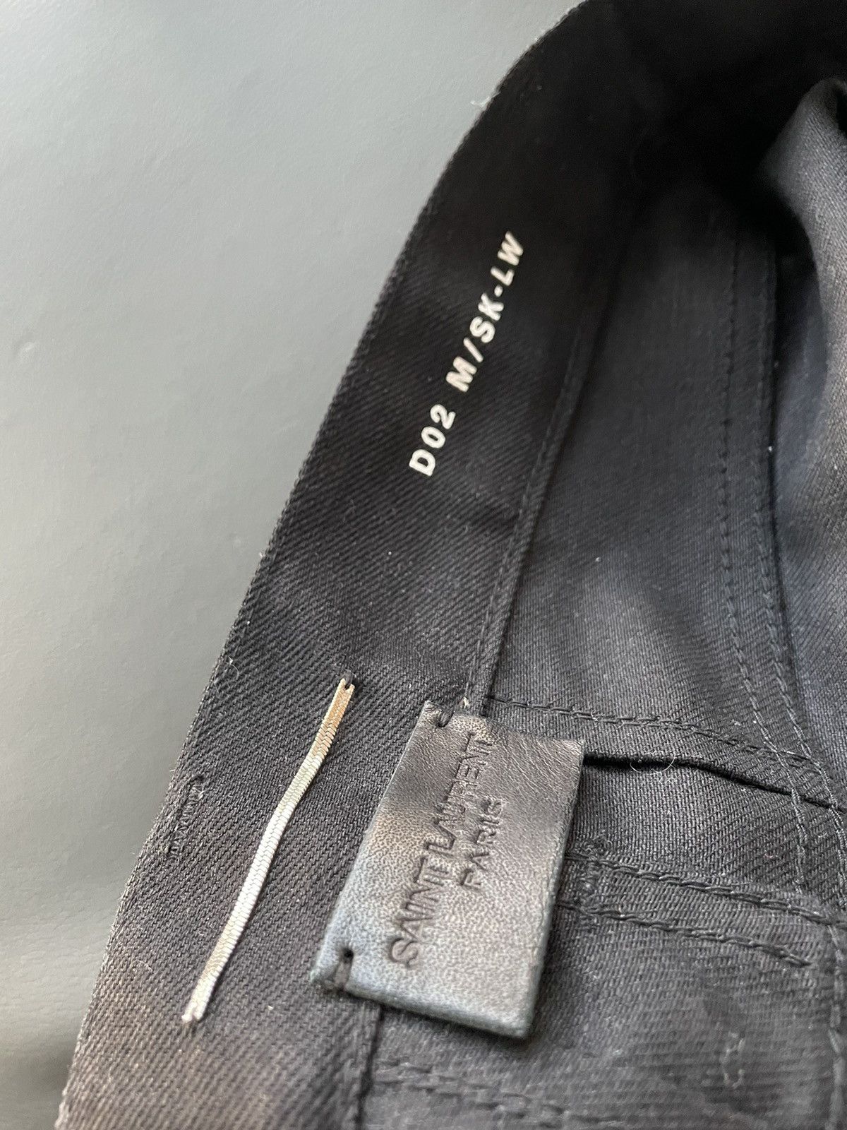 Hedi Slimane × Saint Laurent Paris × Yves Saint Laurent Super Runway Hedi Skinny D02 Ripped Distressed Denim Jeans Size US 26 / EU 42 - 15 Thumbnail