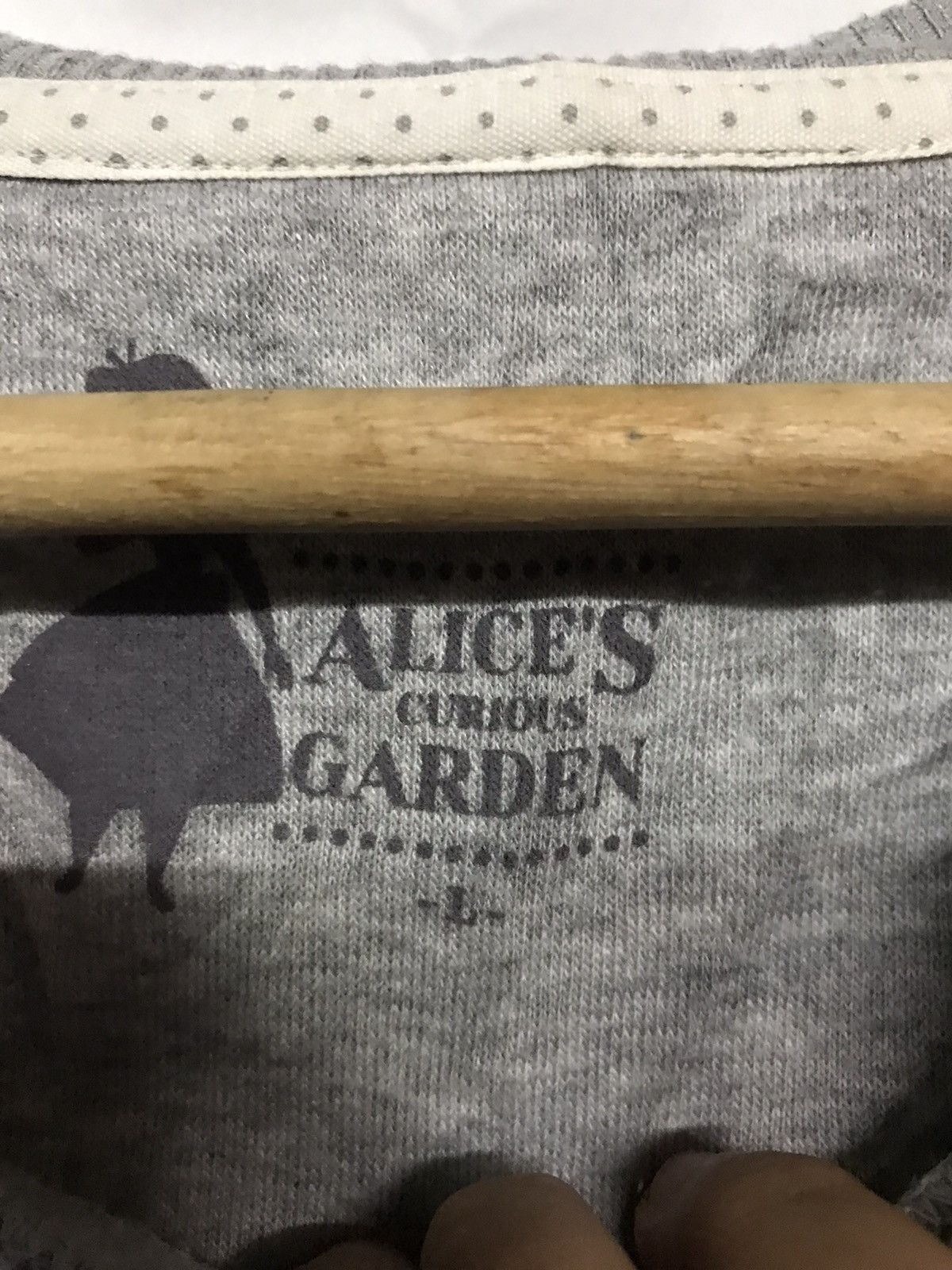 Disney Alice Garden Sweatshirt Crewneck Pullover Size US L / EU 52-54 / 3 - 3 Thumbnail