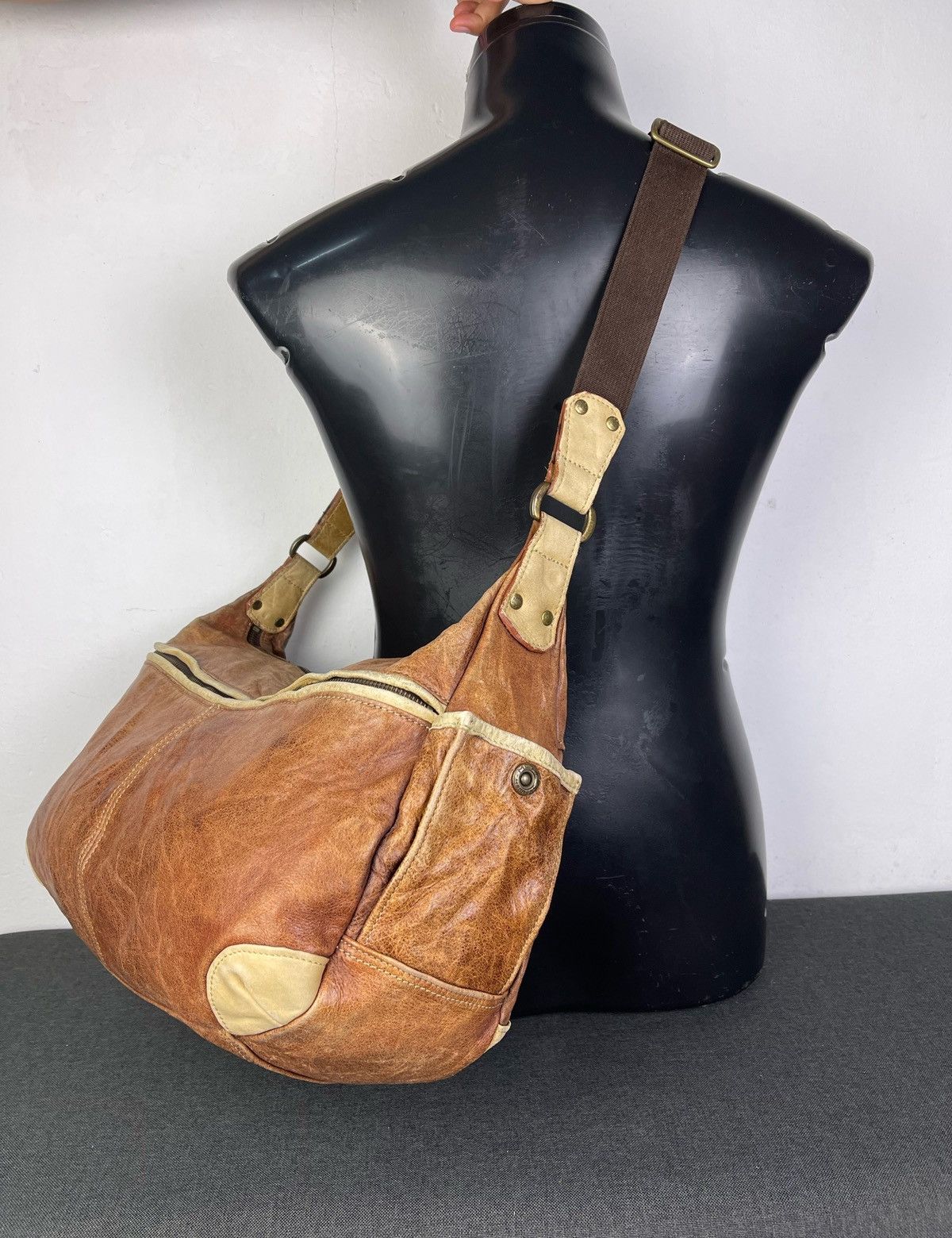 Genuine Leather × Japanese Brand × MasterPiece MasterPiece Japan leather multi compartment messenger bag Size ONE SIZE - 2 Thumbnail