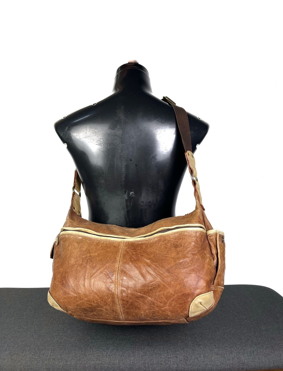 Genuine Leather × Japanese Brand × MasterPiece MasterPiece Japan leather multi compartment messenger bag Size ONE SIZE - 1 Thumbnail