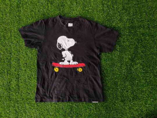 Kaws × Peanuts × Uniqlo Kaws x Peanuts x UT Tshirt Size Small Size US S / EU 44-46 / 1 - 1 Thumbnail