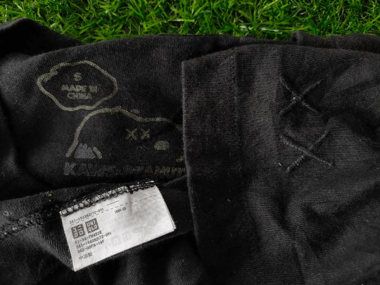Kaws × Peanuts × Uniqlo Kaws x Peanuts x UT Tshirt Size Small Size US S / EU 44-46 / 1 - 3 Thumbnail