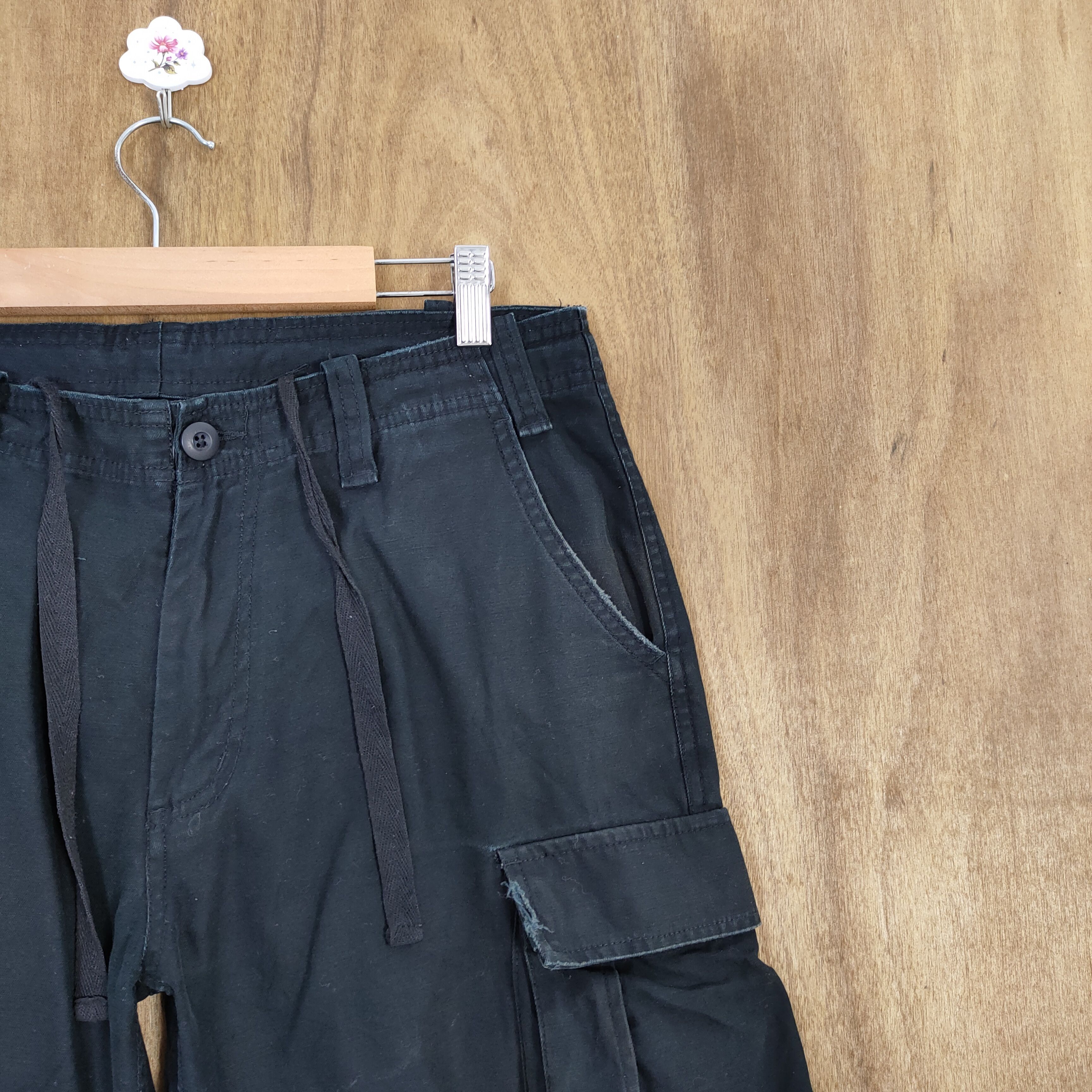 Japanese Brand NYLAUS BLACK PARACHUTE CARGO PANTS Size US 32 / EU 48 - 7 Thumbnail