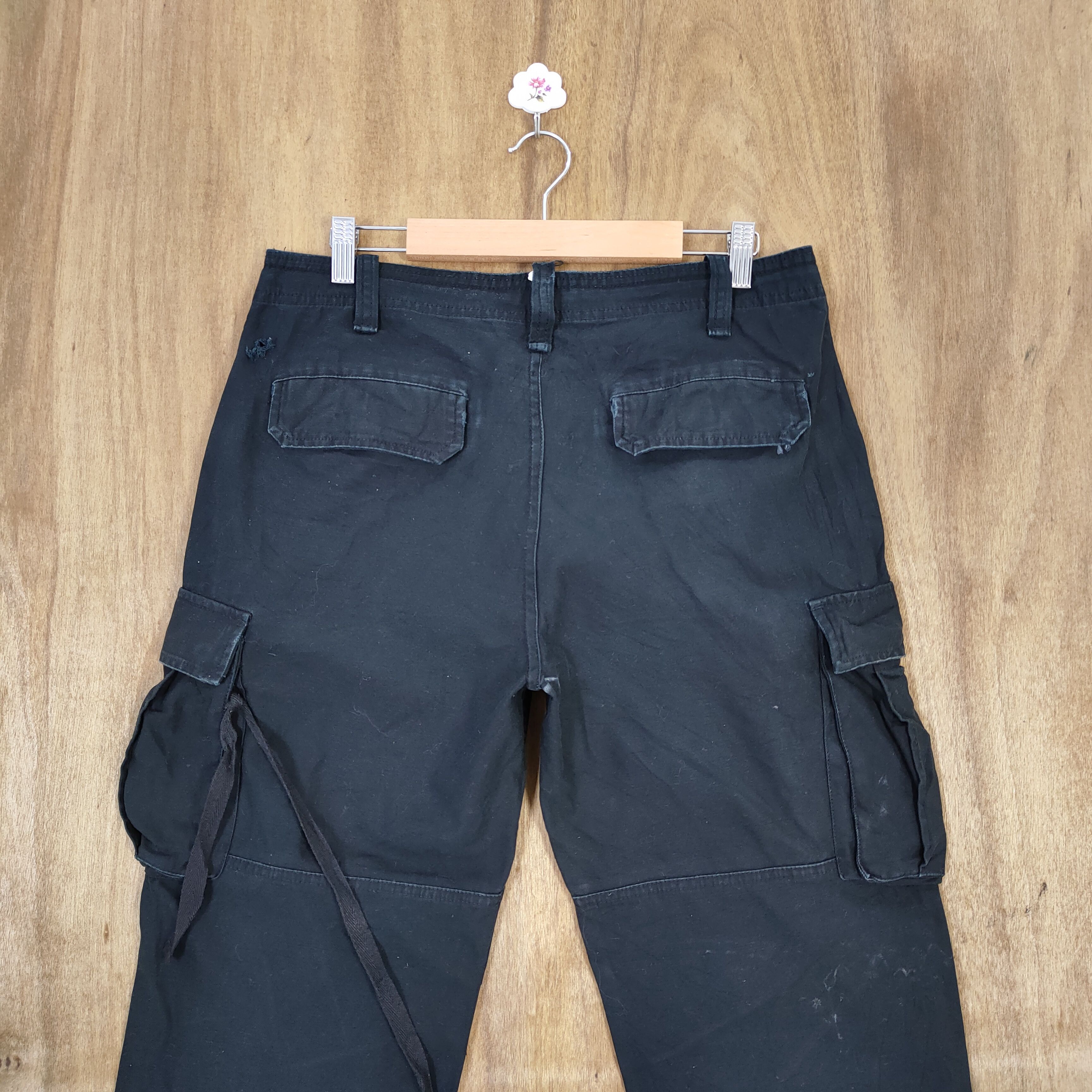 Japanese Brand NYLAUS BLACK PARACHUTE CARGO PANTS Size US 32 / EU 48 - 10 Thumbnail
