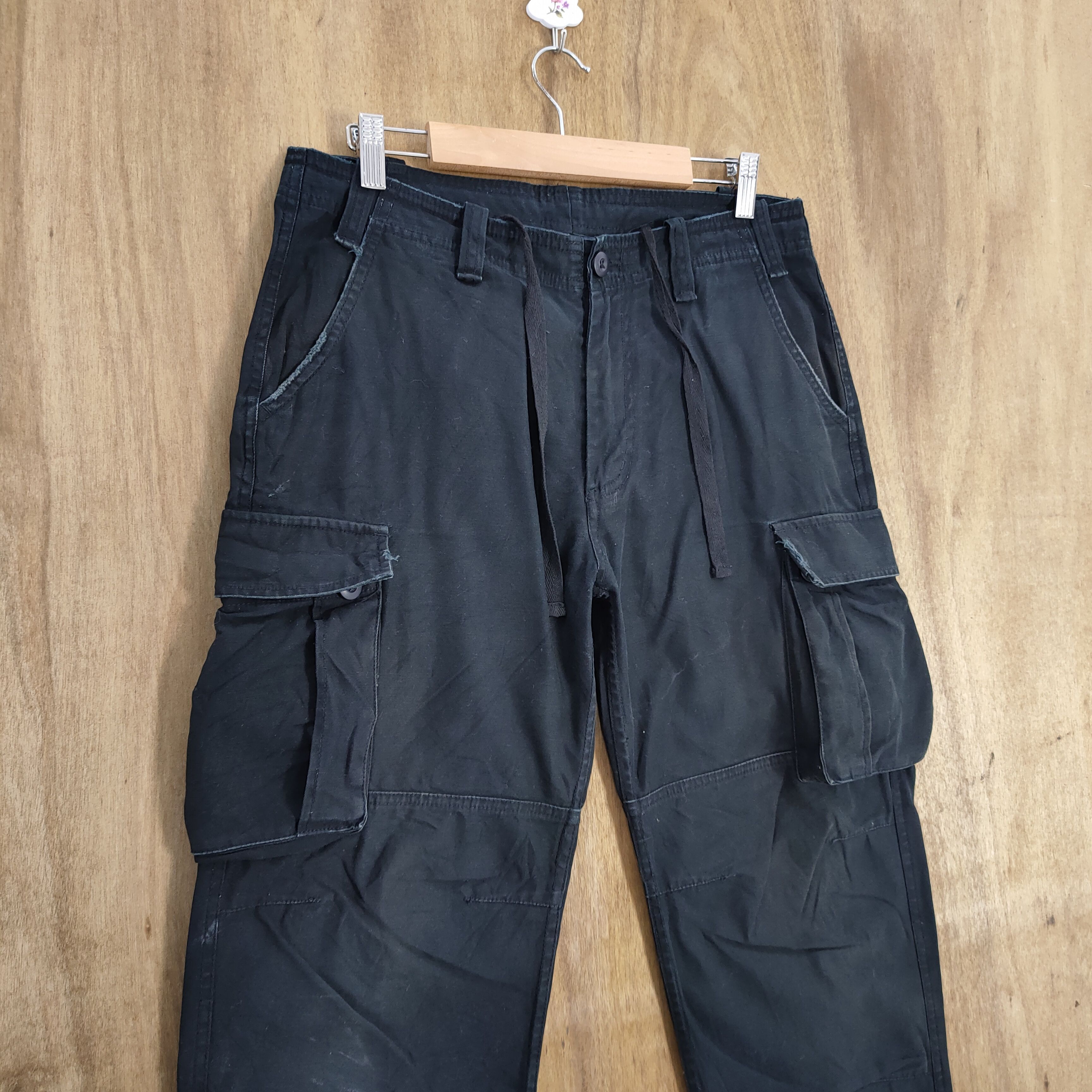 Japanese Brand NYLAUS BLACK PARACHUTE CARGO PANTS Size US 32 / EU 48 - 4 Thumbnail
