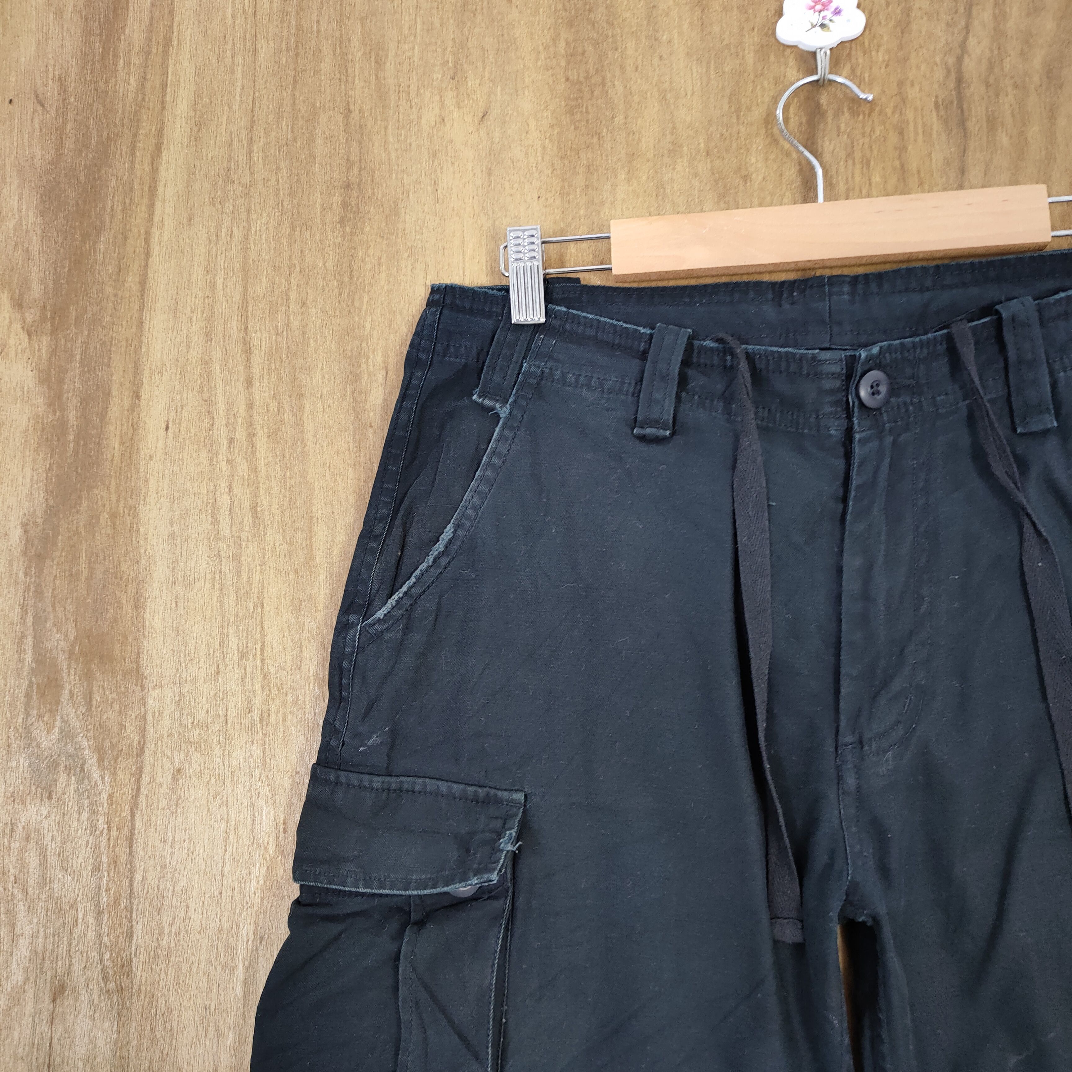 Japanese Brand NYLAUS BLACK PARACHUTE CARGO PANTS Size US 32 / EU 48 - 6 Thumbnail