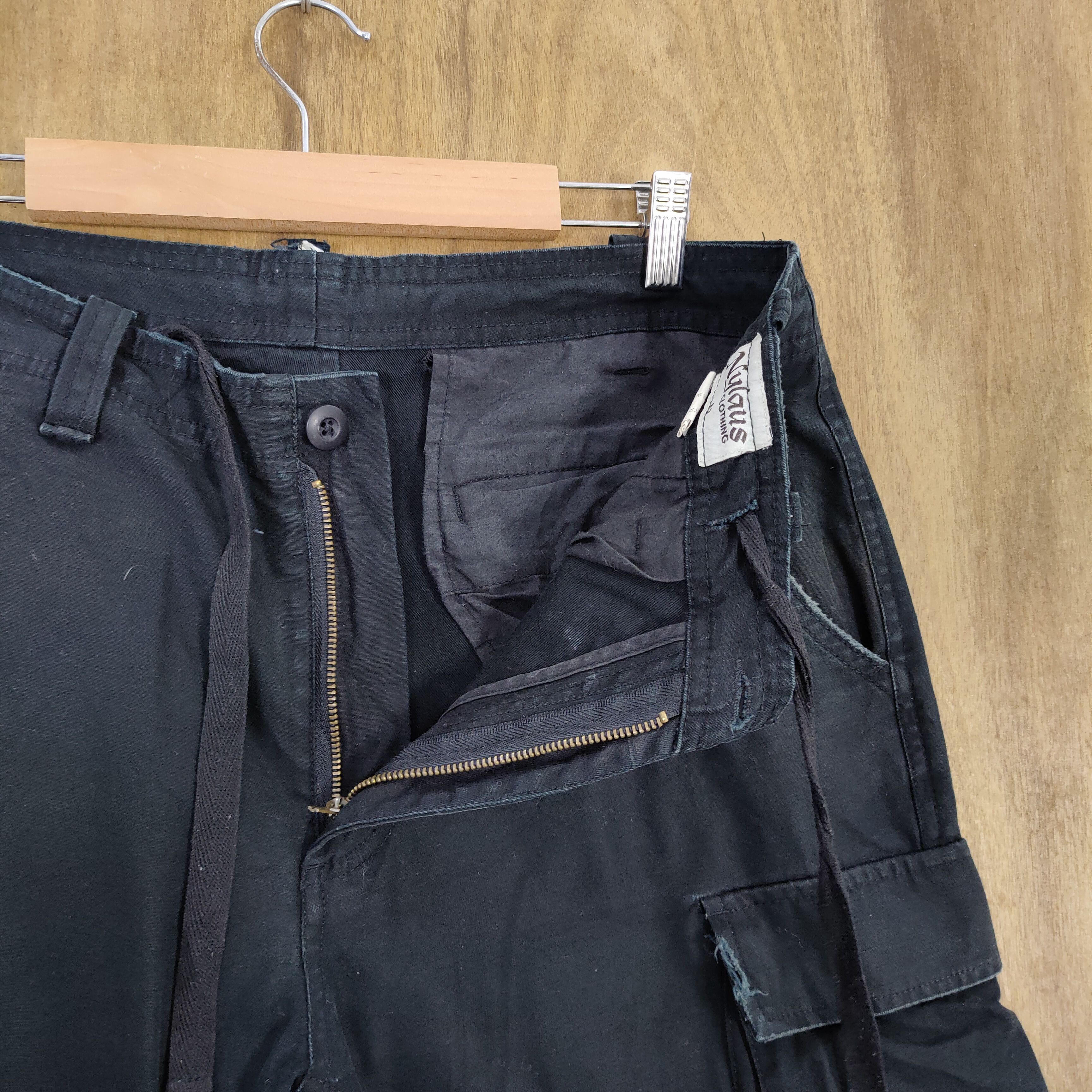 Japanese Brand NYLAUS BLACK PARACHUTE CARGO PANTS Size US 32 / EU 48 - 12 Thumbnail