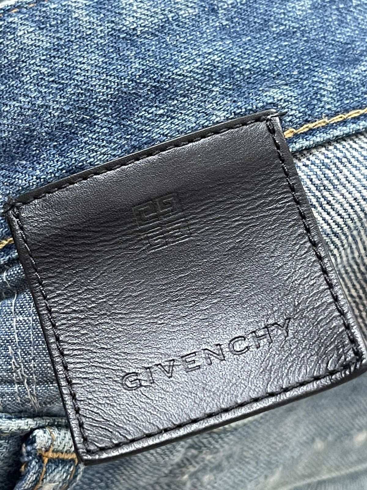 Givenchy DESTROYED / DISTRESSED JEANS ( MATTHEW WILLIAMS 85 Givenchy DESTROYED / DISTRESSED JEANS ( MATTHEW WILLIAMS 85