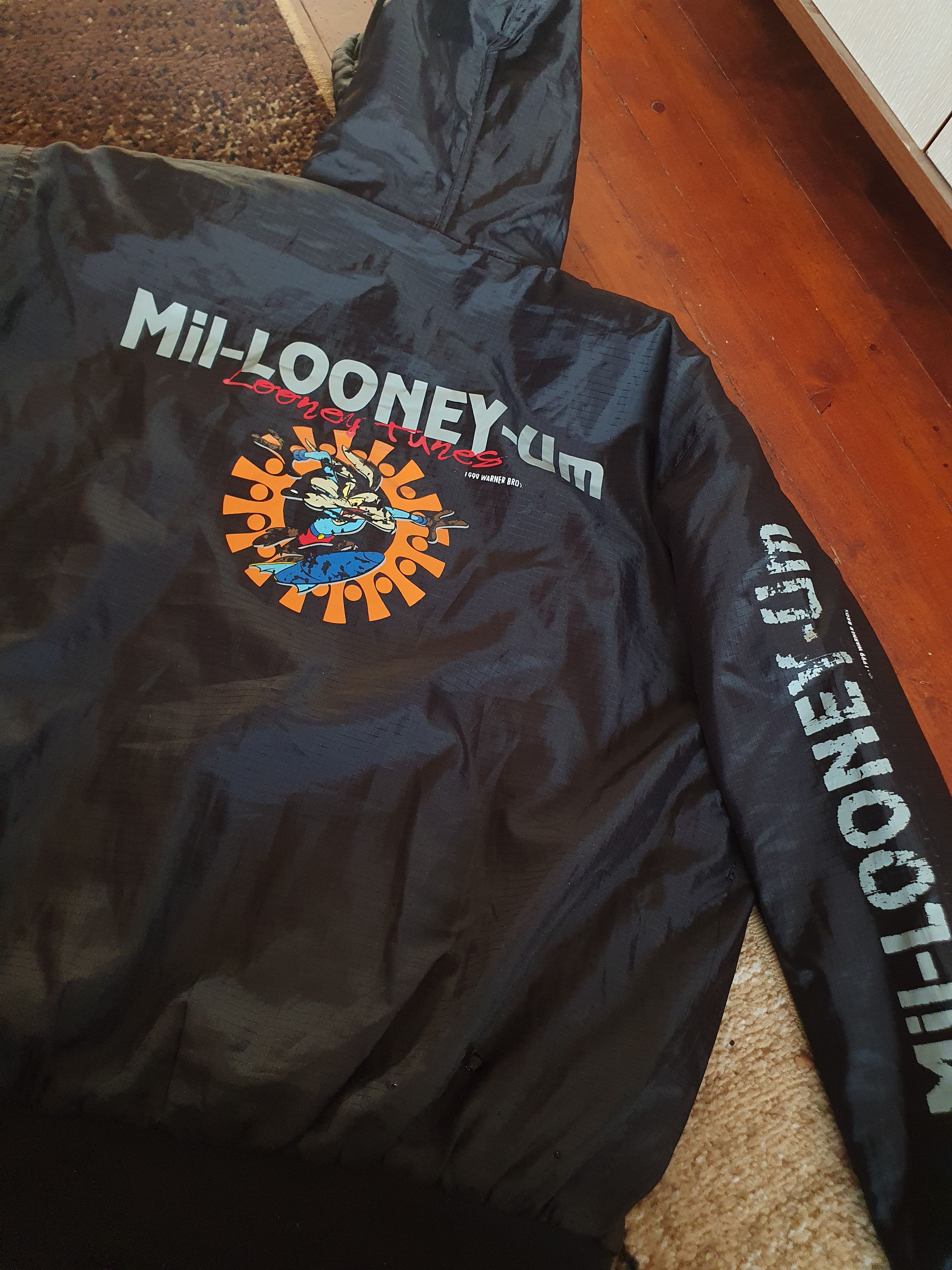 Vintage × Warner Bros Mil-Looney-Um Looney Tunes Warner Bros 1999 jacket,sz S Size US S / EU 44-46 / 1 - 3 Thumbnail