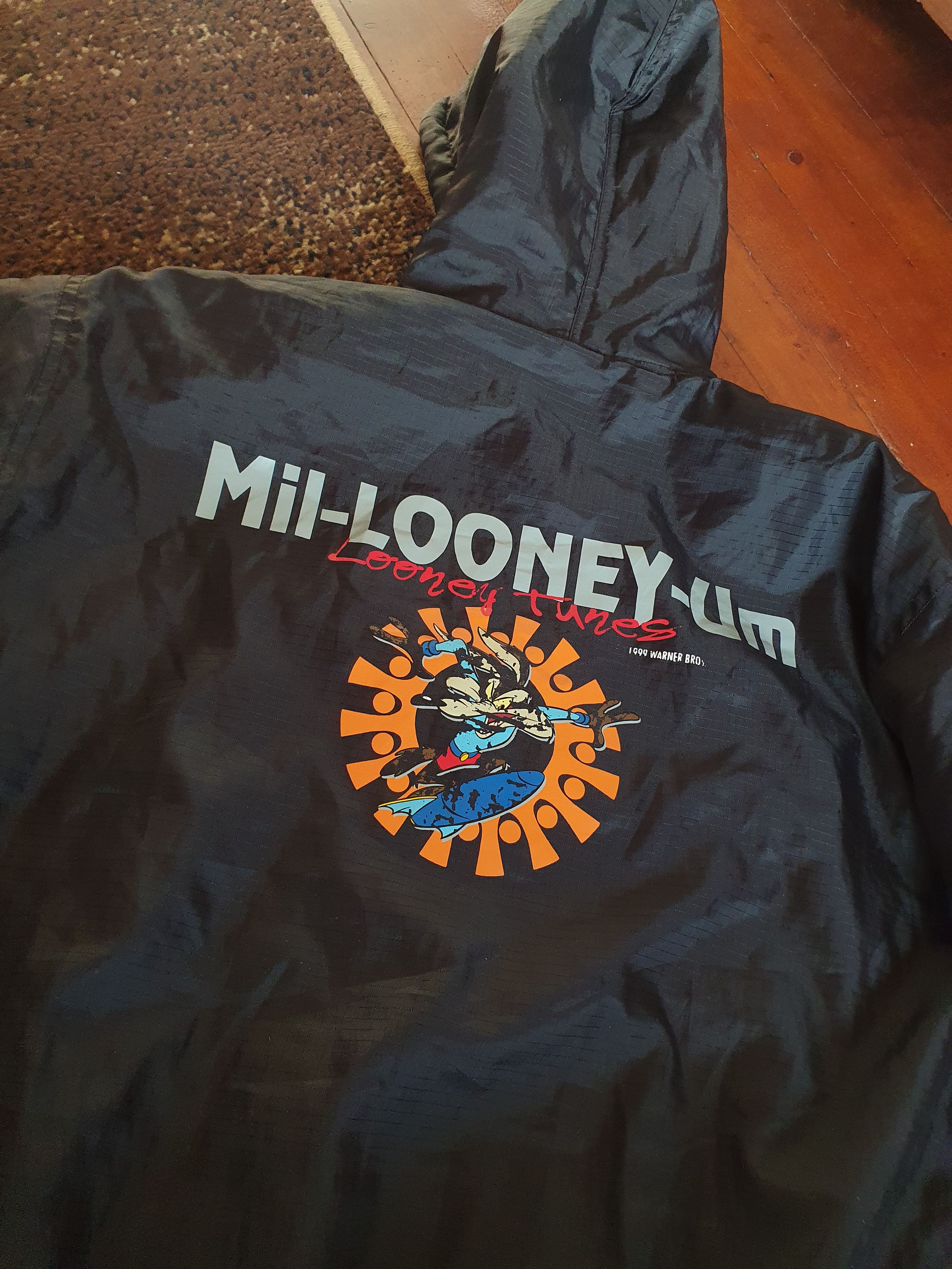 Vintage × Warner Bros Mil-Looney-Um Looney Tunes Warner Bros 1999 jacket,sz S Size US S / EU 44-46 / 1 - 12 Thumbnail