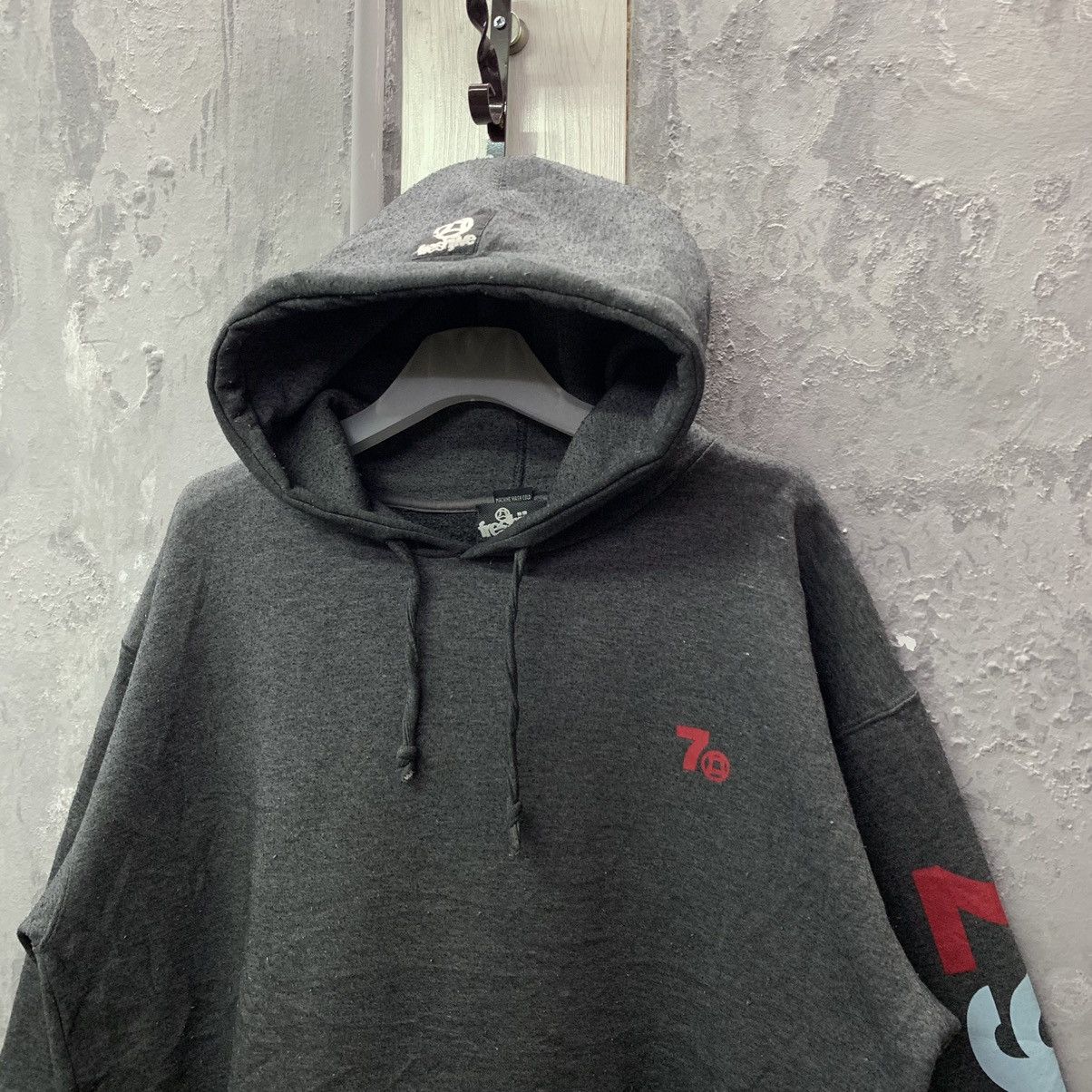 Freshjive Vintage Freshjive Hooded Sweater Big logo Spell out Size US L / EU 52-54 / 3 - 4 Thumbnail