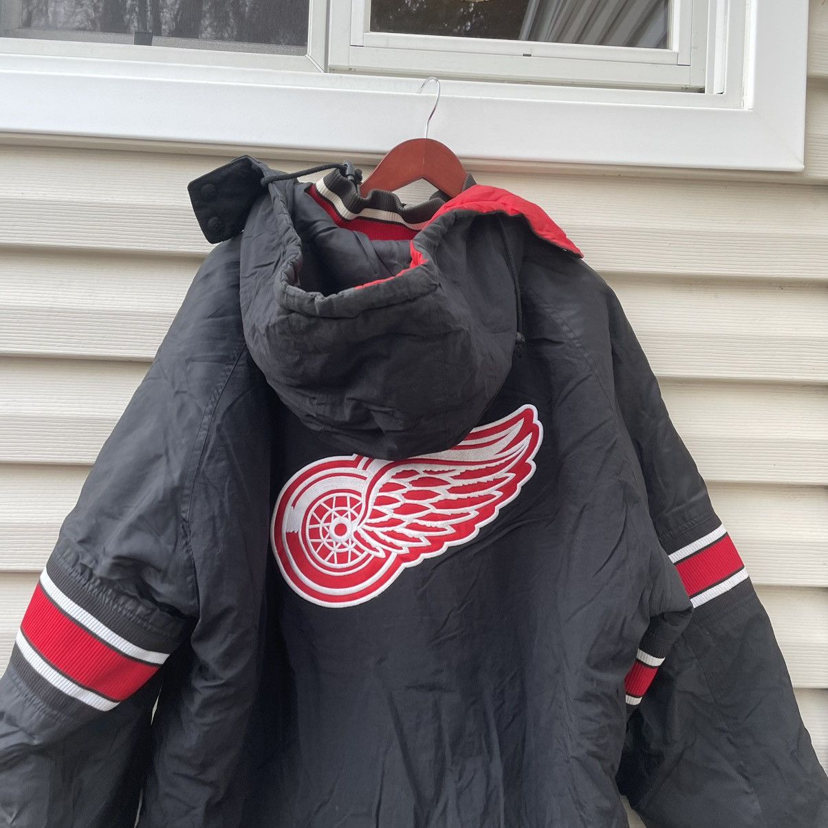 NHL × Starter × Vintage 90s starter Detroit Red Wings puffer jacket w/ hood Size US L / EU 52-54 / 3 - 4 Thumbnail