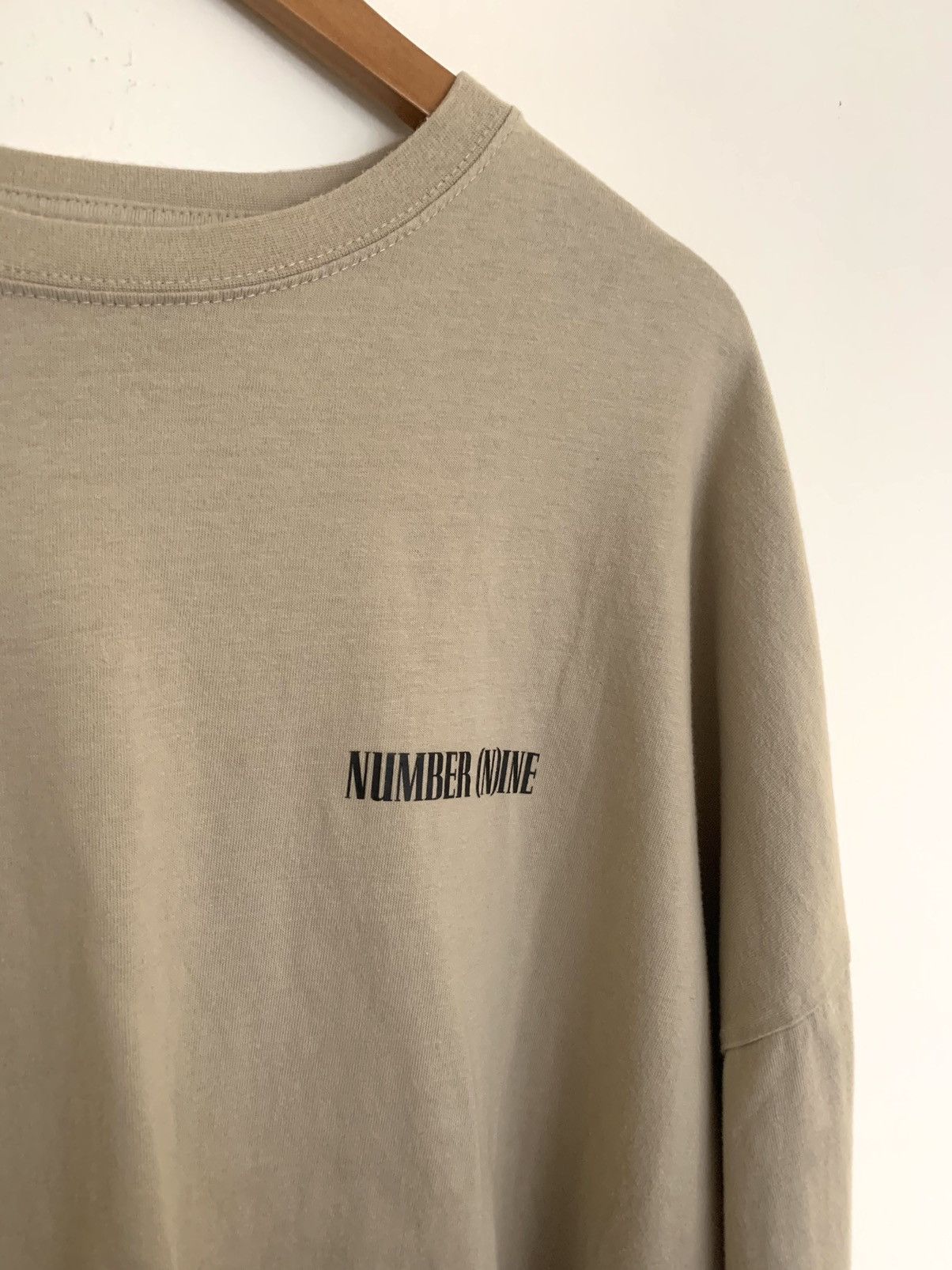 Japanese Brand Number (N)ine Back Logo Print Beige Longsleeve Size US L / EU 52-54 / 3 - 4 Thumbnail