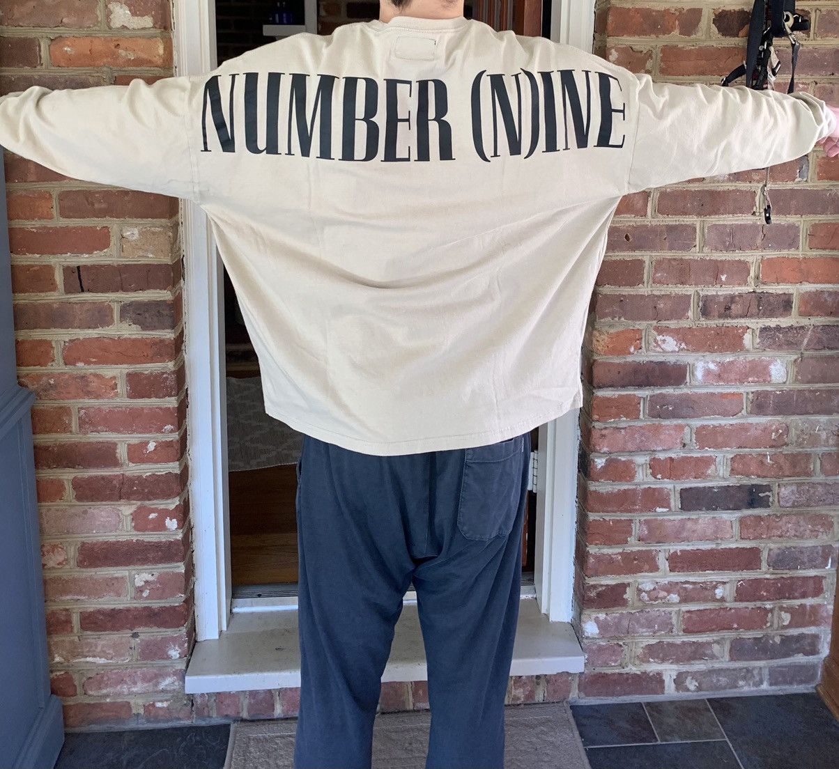 Japanese Brand Number (N)ine Back Logo Print Beige Longsleeve Size US L / EU 52-54 / 3 - 11 Thumbnail