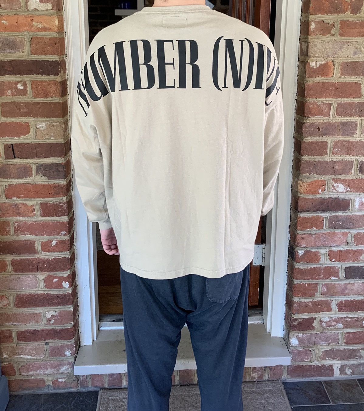 Japanese Brand Number (N)ine Back Logo Print Beige Longsleeve Size US L / EU 52-54 / 3 - 12 Thumbnail