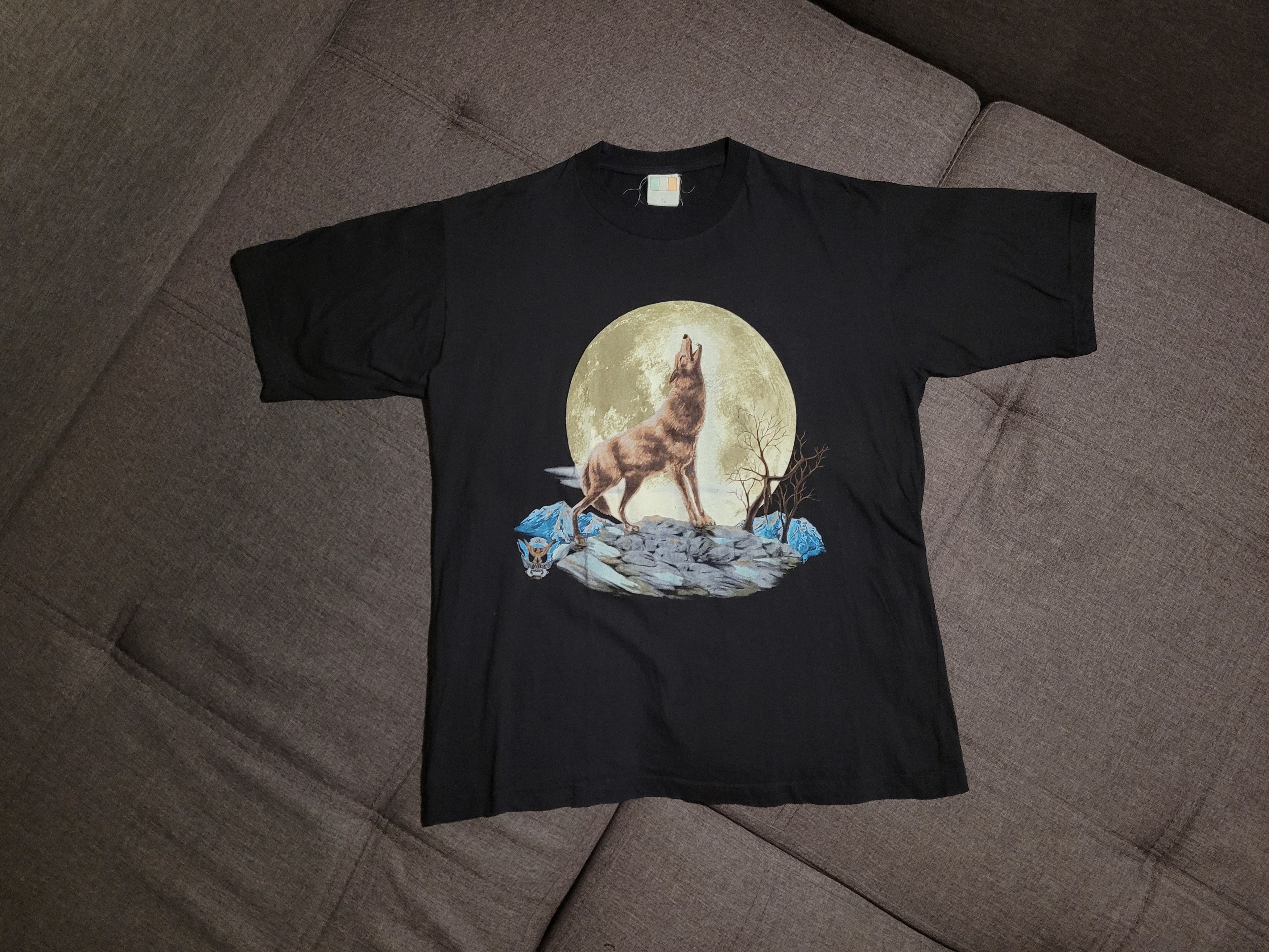 Other Vintage tee wolf howling at the moon t shirt Size US XL / EU 56 / 4 - 1 Thumbnail